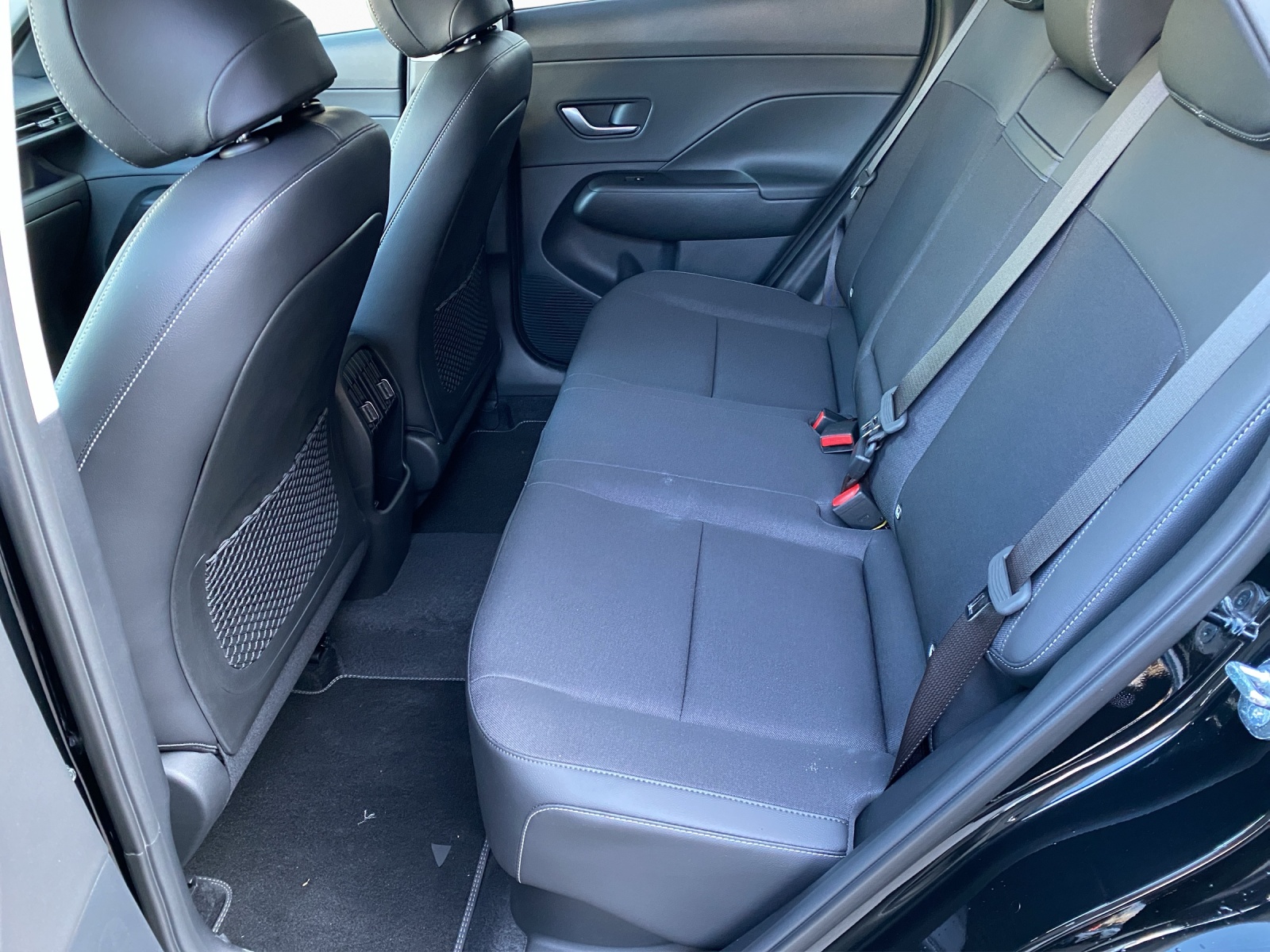 HYUNDAI Kona 1.6 GDi Hybrid Amplia-image-10