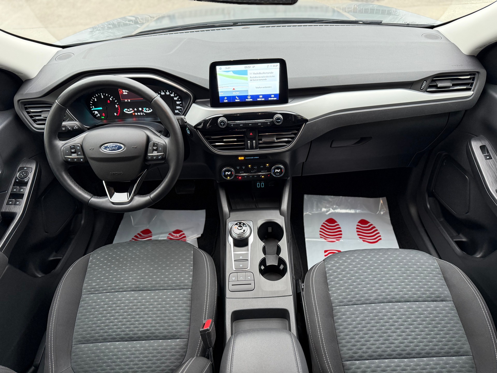 FORD Kuga 2.0 TDCi EcoBlue Cool & Connect 4WD-image-10