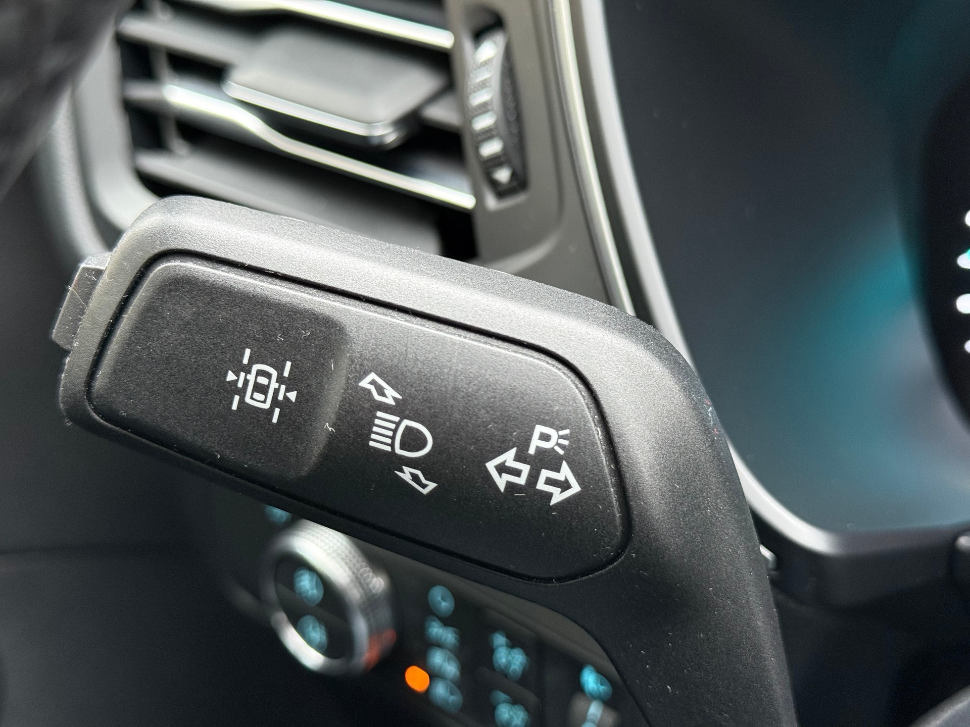 FORD Kuga 2.0 TDCi EcoBlue Cool & Connect 4WD-image-20