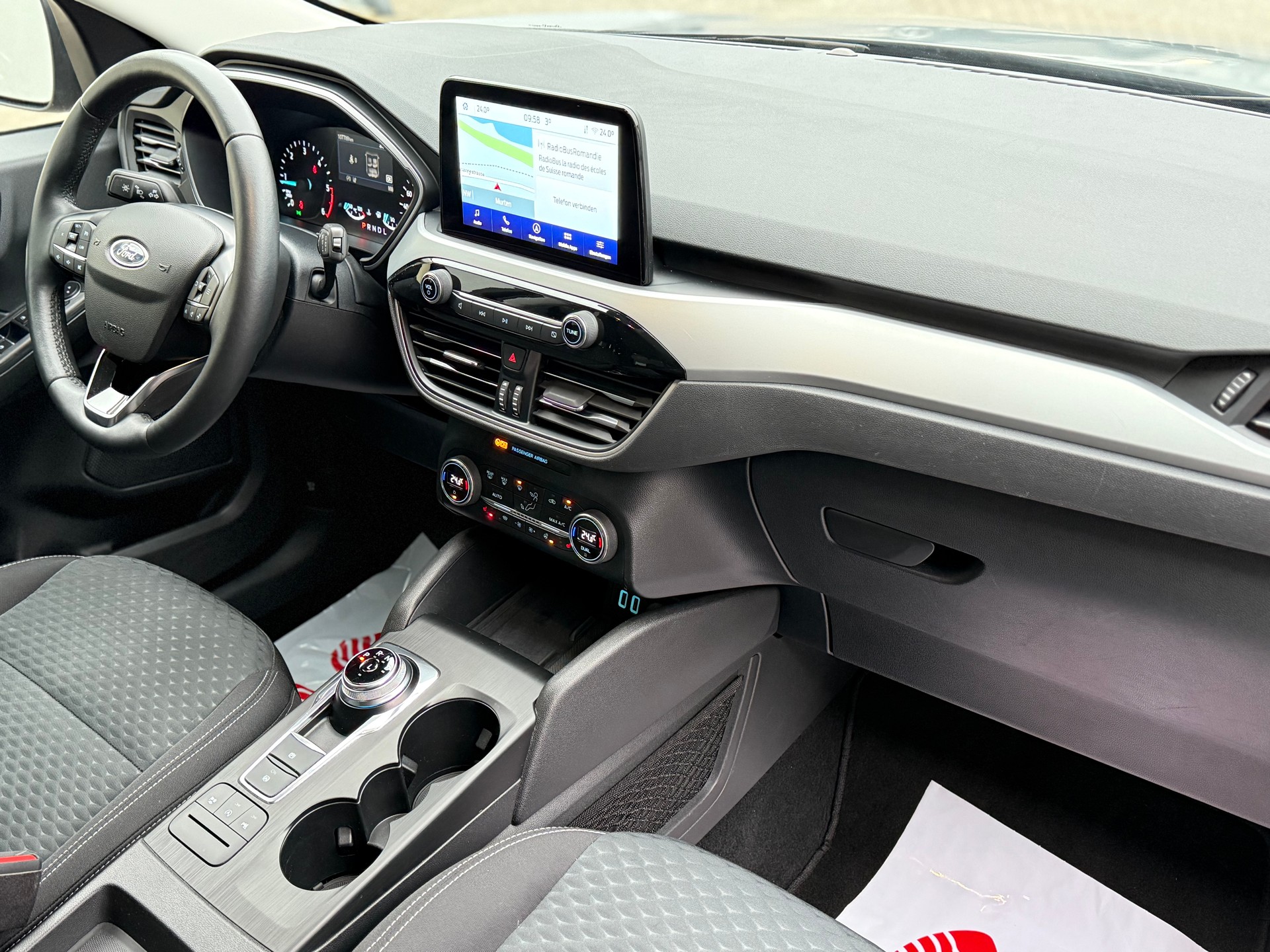 FORD Kuga 2.0 TDCi EcoBlue Cool & Connect 4WD-image-13