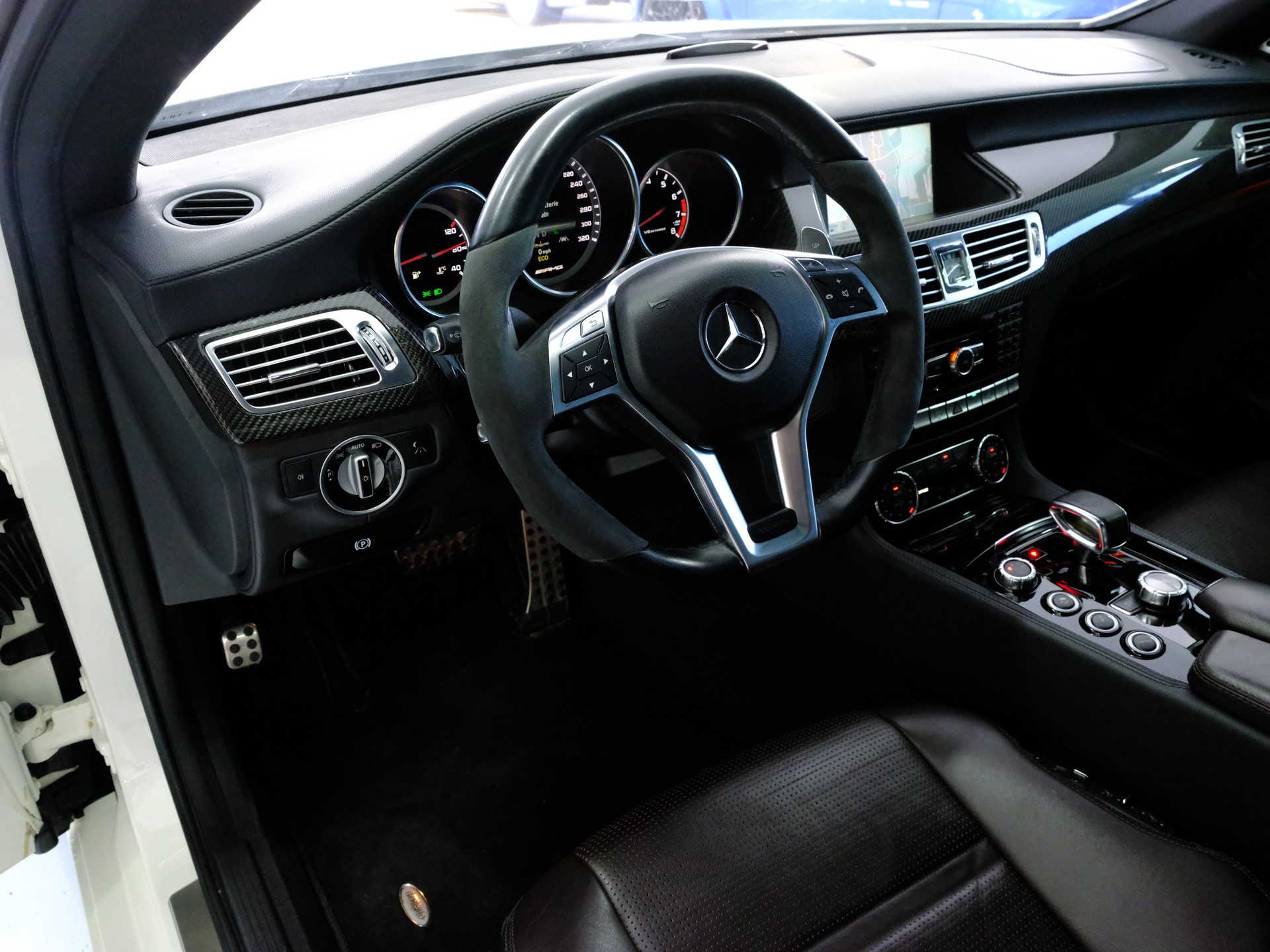 MERCEDES-BENZ CLS 63 AMG Speedshift MCT-image-8