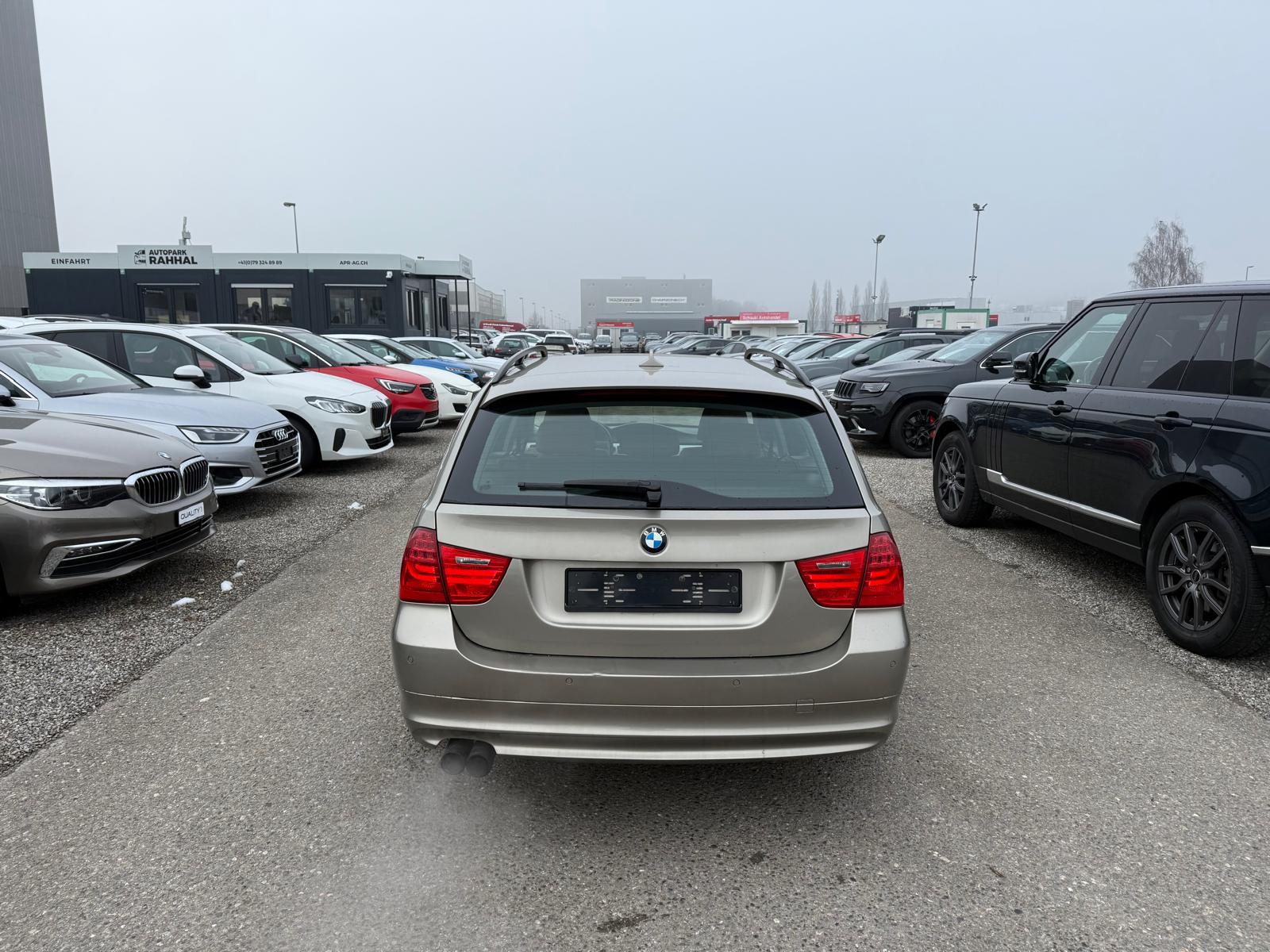 BMW 330i xDrive Touring-image-5