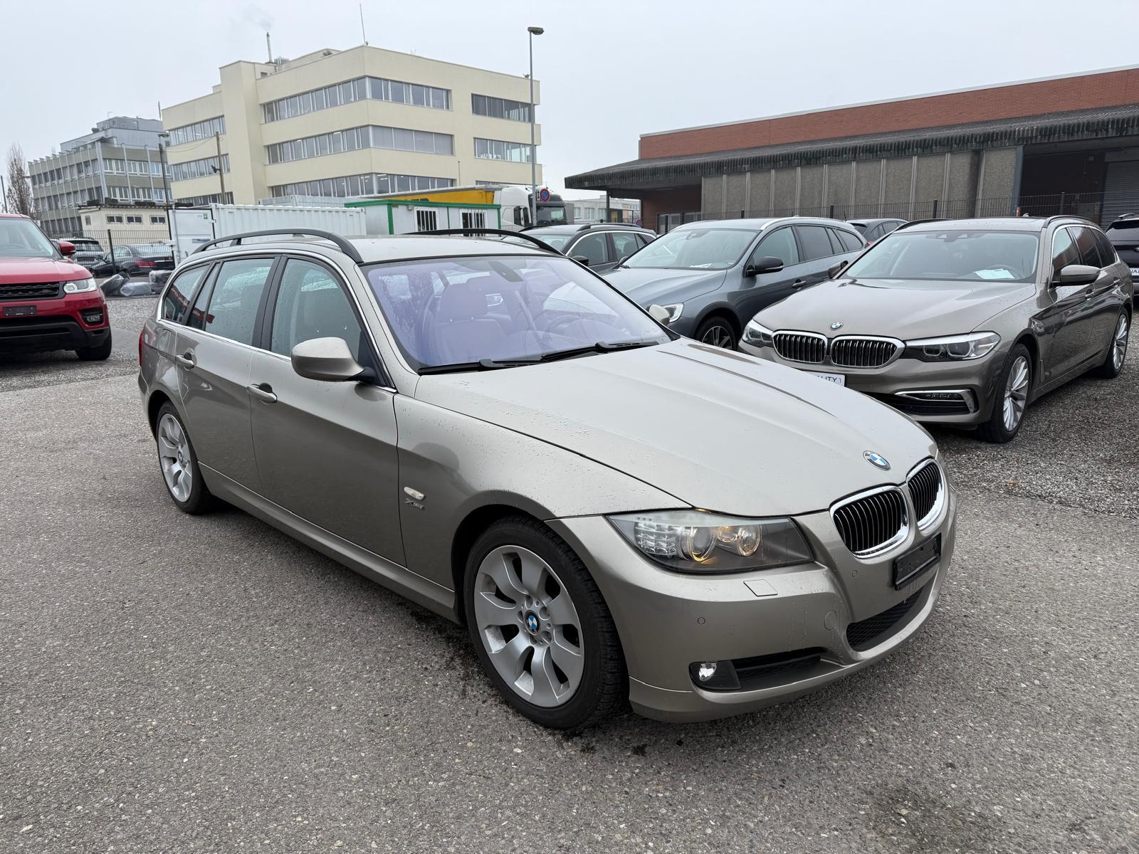 BMW 330i xDrive Touring-image-0