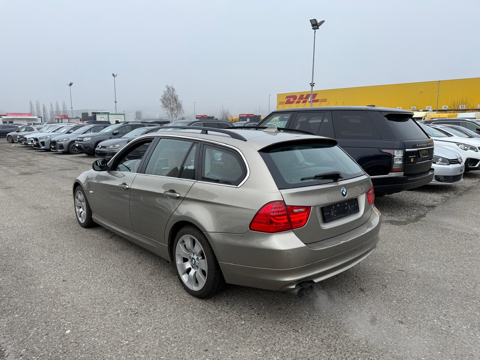BMW 330i xDrive Touring-image-3