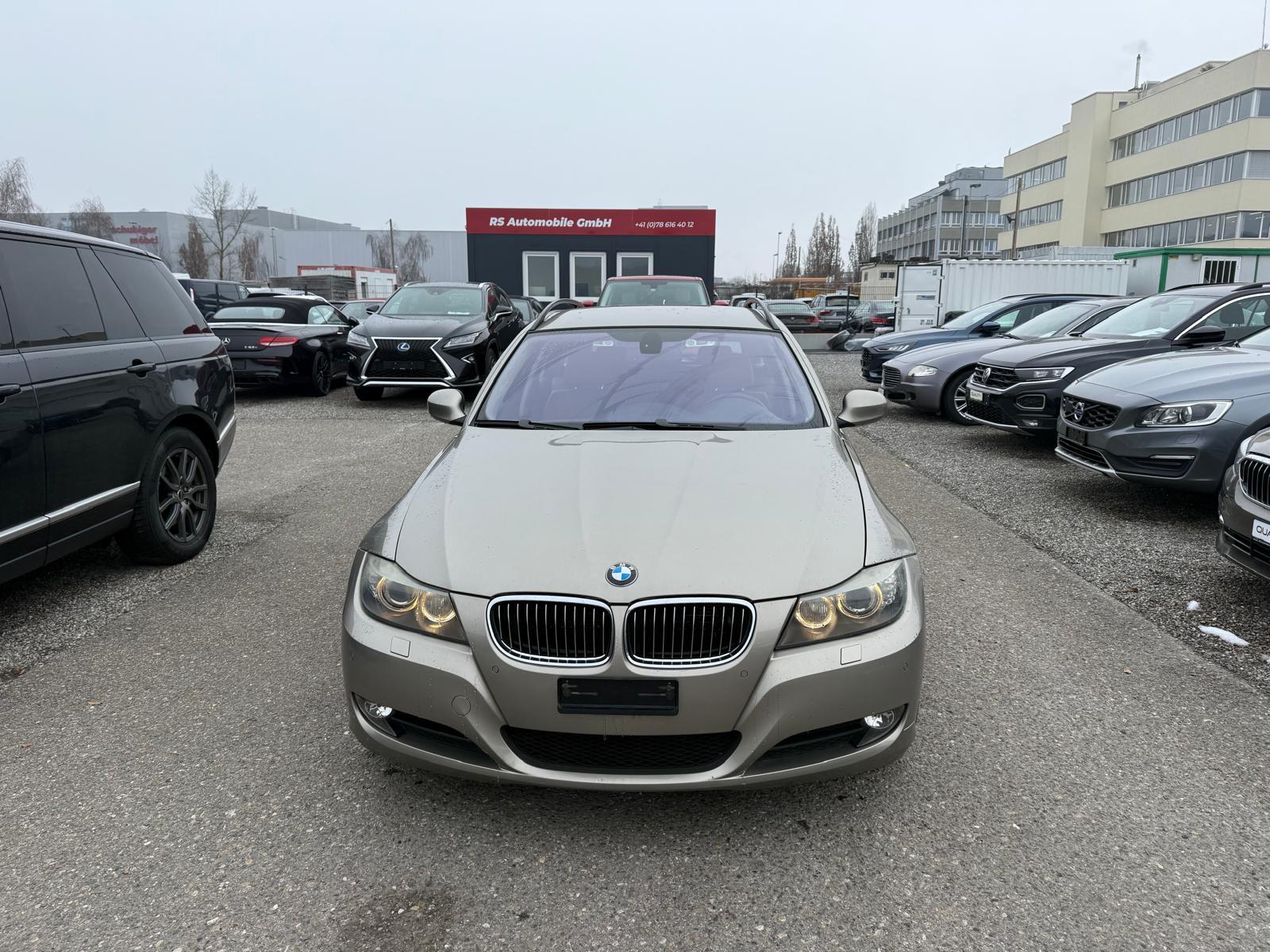 BMW 330i xDrive Touring-image-2