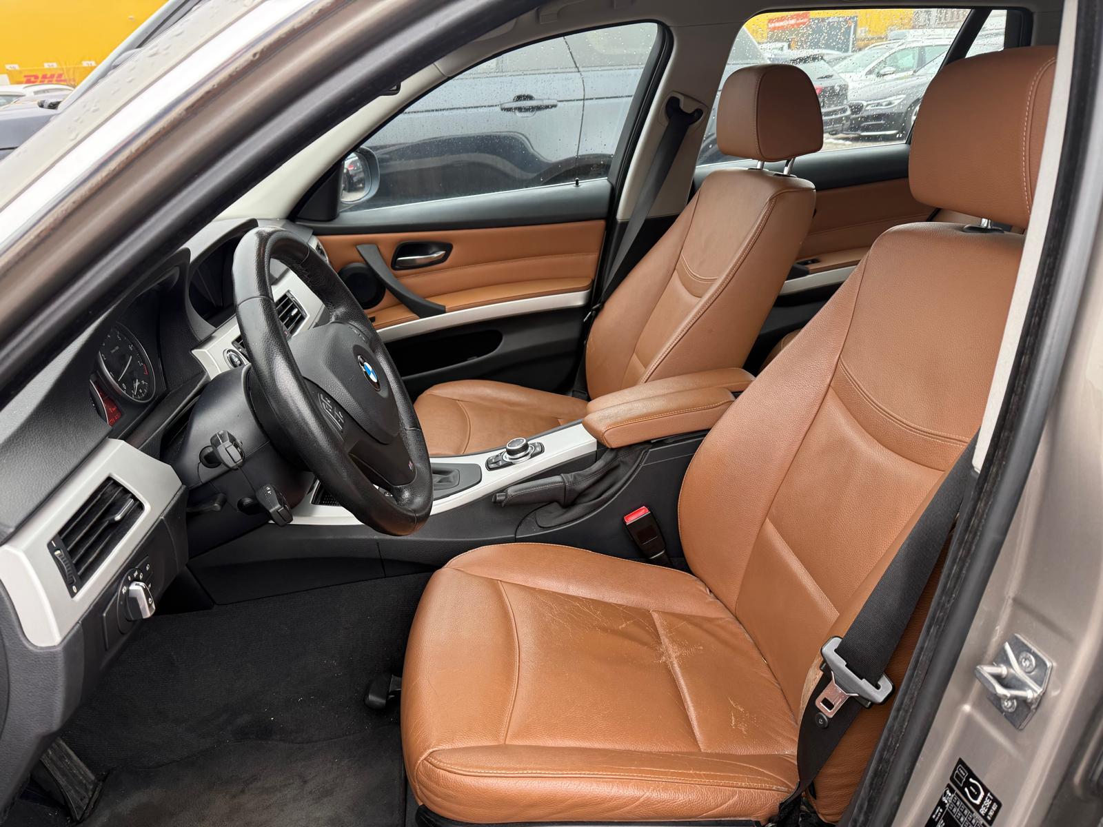 BMW 330i xDrive Touring-image-6