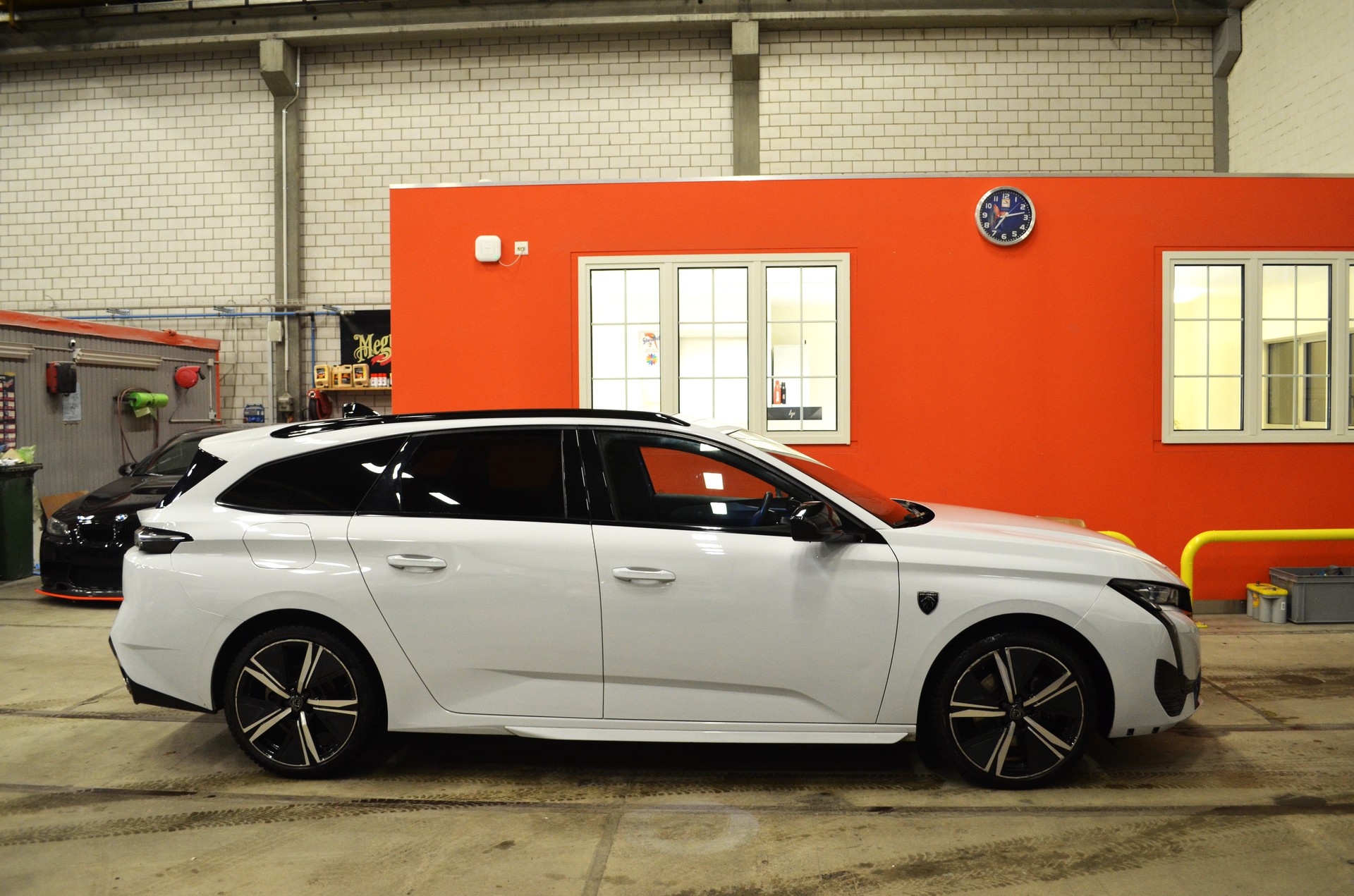 PEUGEOT 308 SW 1.2 Pure Tech GT EAT8-image-3