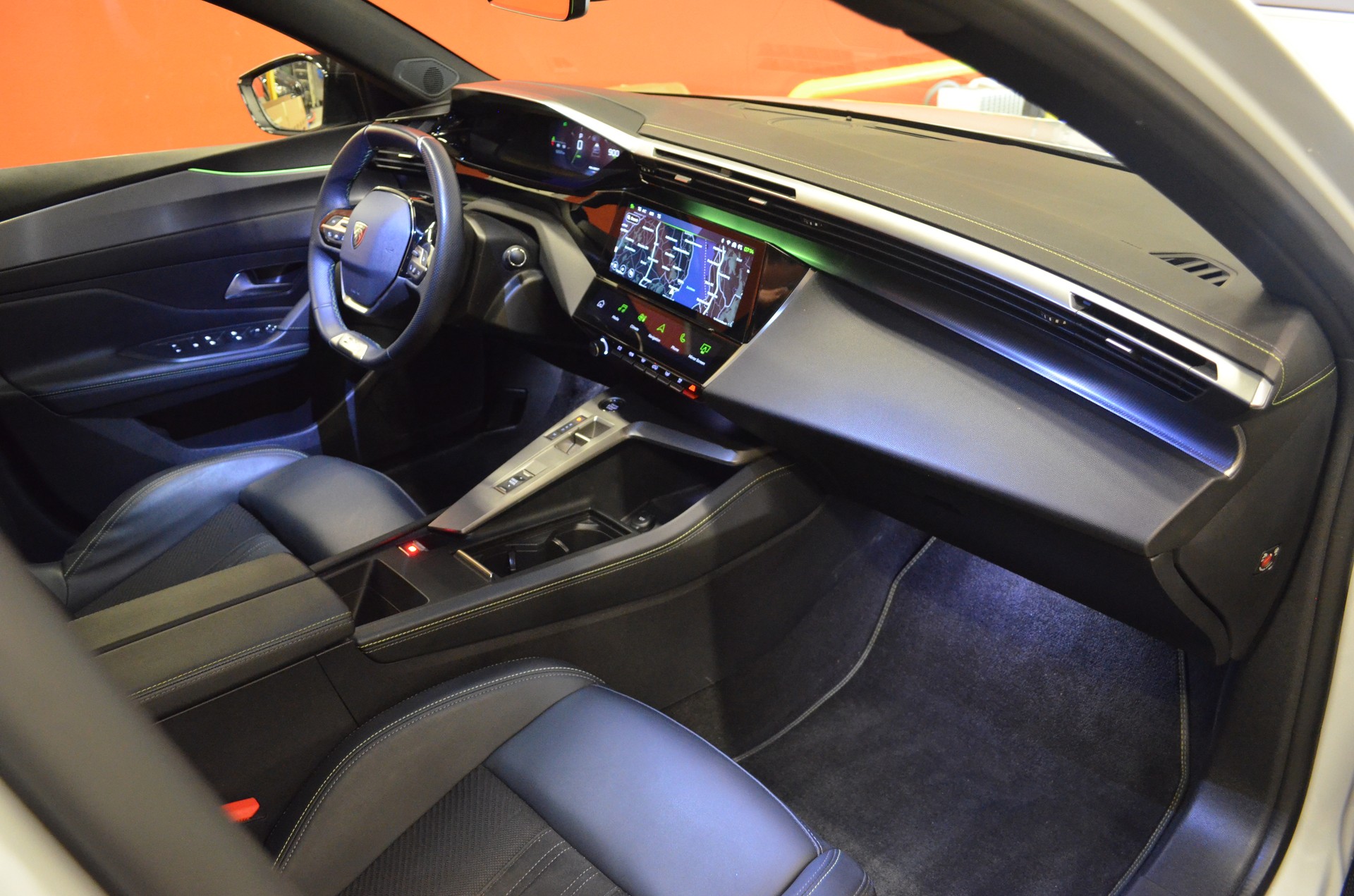 PEUGEOT 308 SW 1.2 Pure Tech GT EAT8-image-7