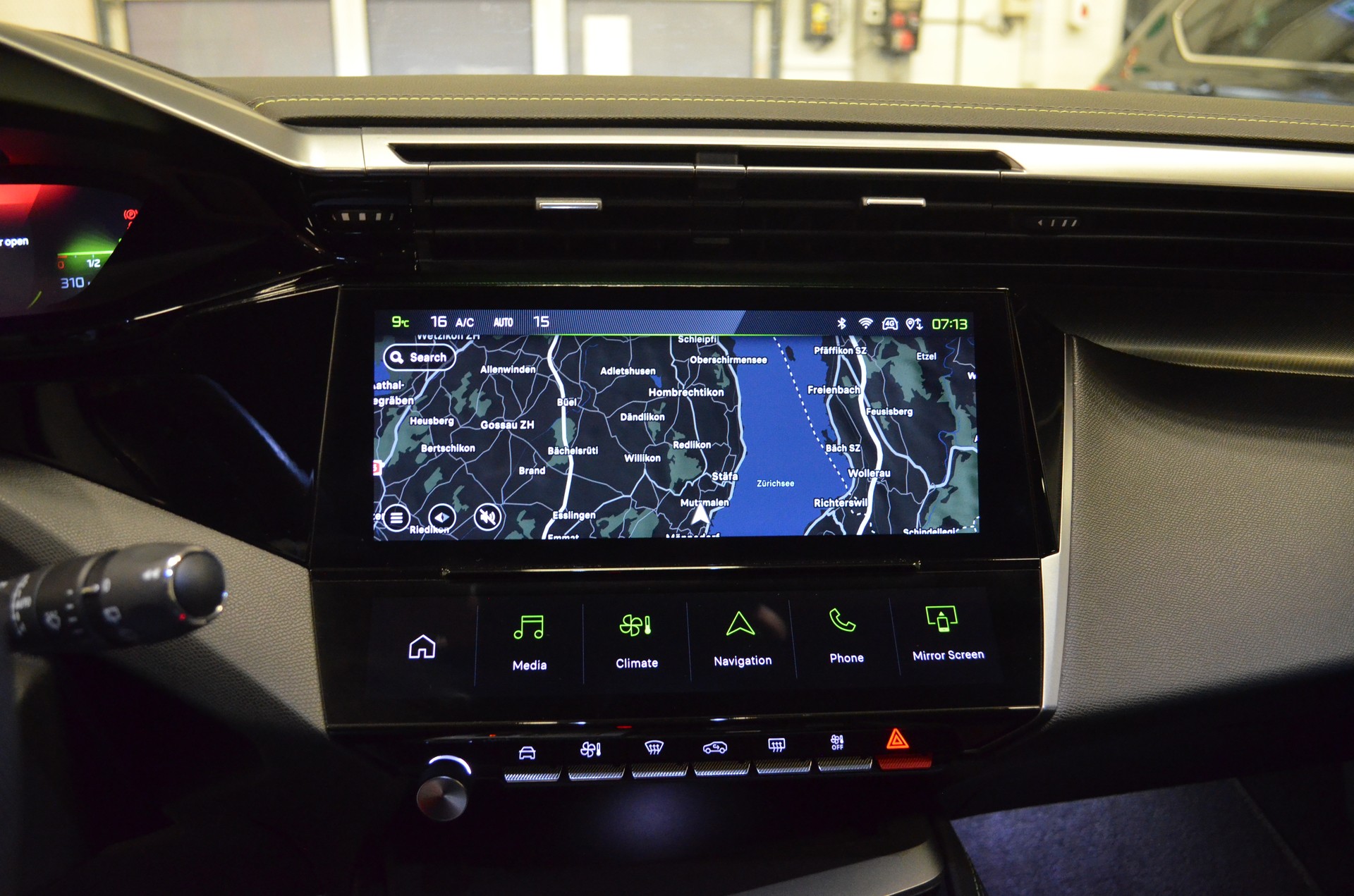 PEUGEOT 308 SW 1.2 Pure Tech GT EAT8-image-8
