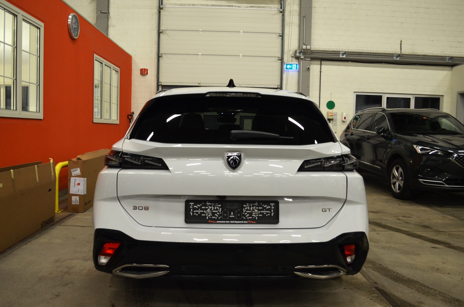 PEUGEOT 308 SW 1.2 Pure Tech GT EAT8-image-4