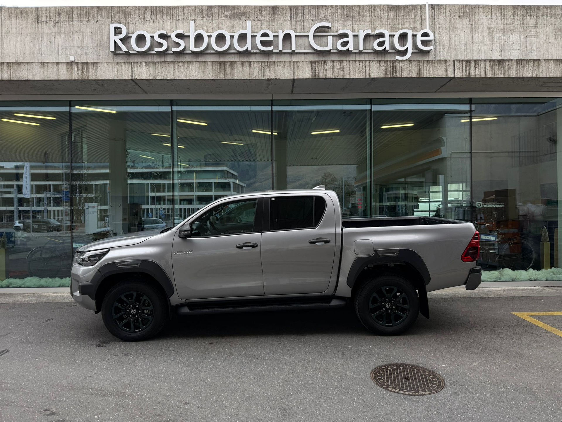 TOYOTA Hilux 2.8d MHEV Invincible Double Cab 4x4