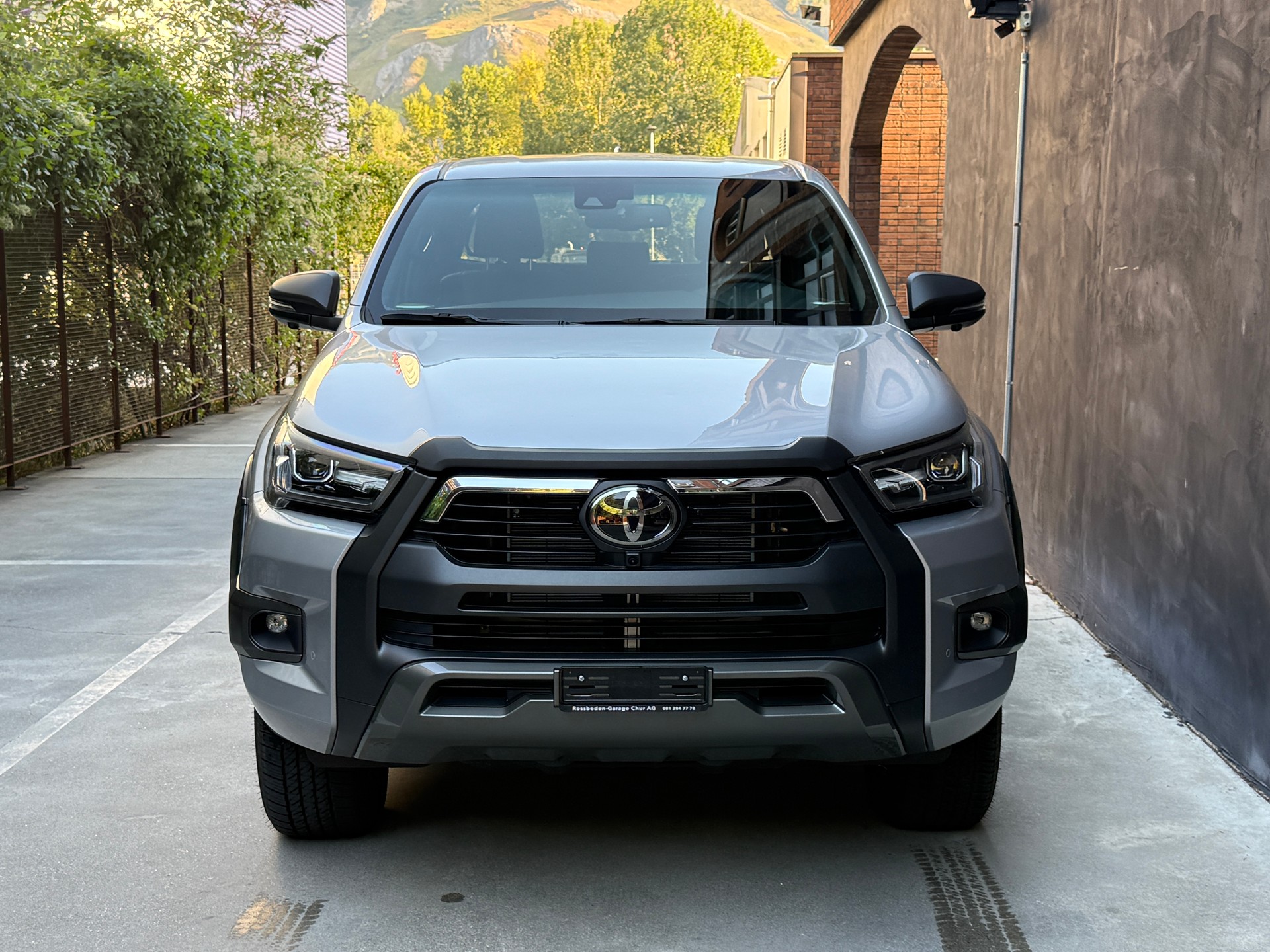TOYOTA Hilux 2.8d MHEV Invincible Double Cab 4x4-image-2