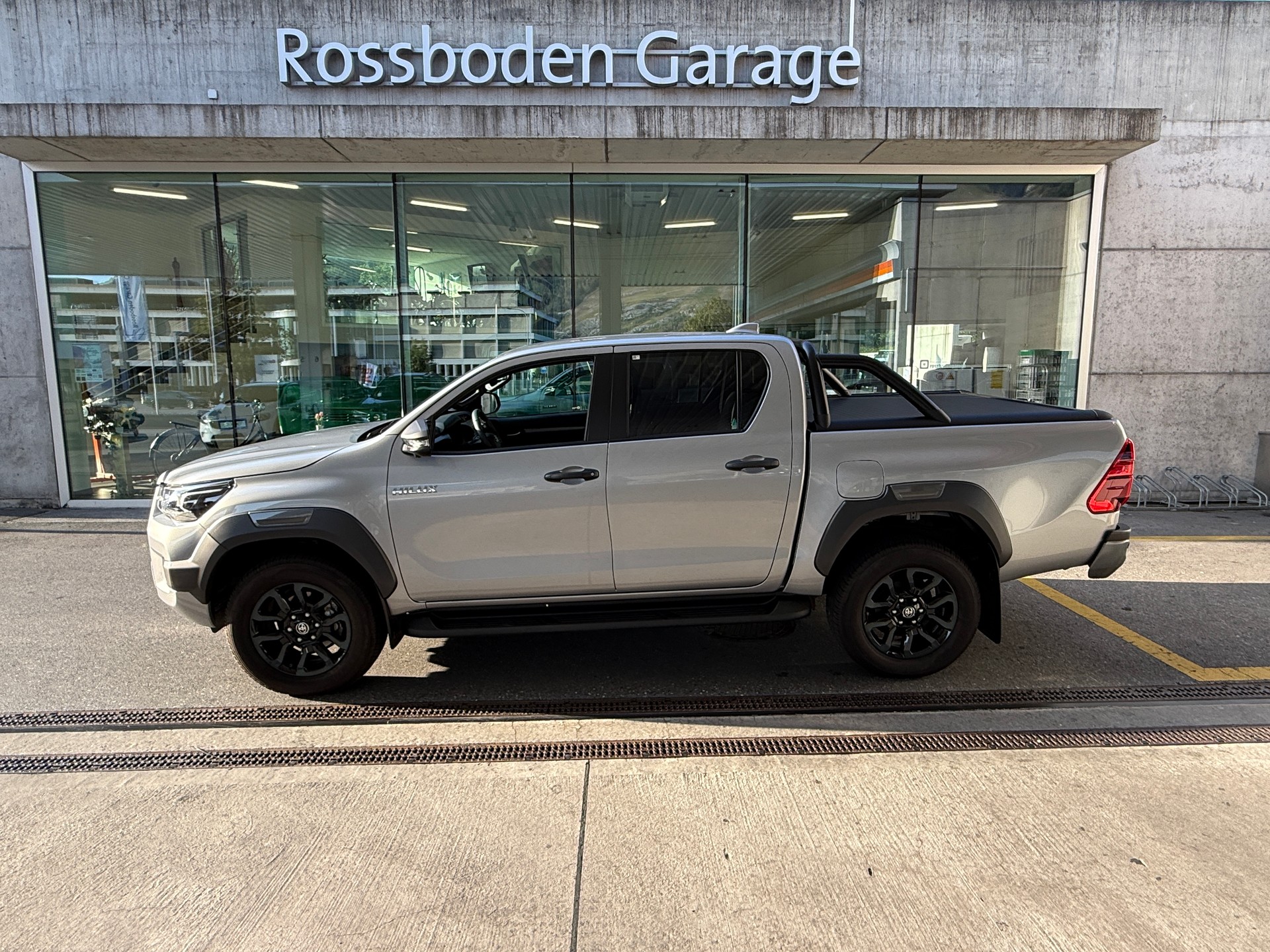 TOYOTA Hilux 2.8d MHEV Invincible Double Cab 4x4