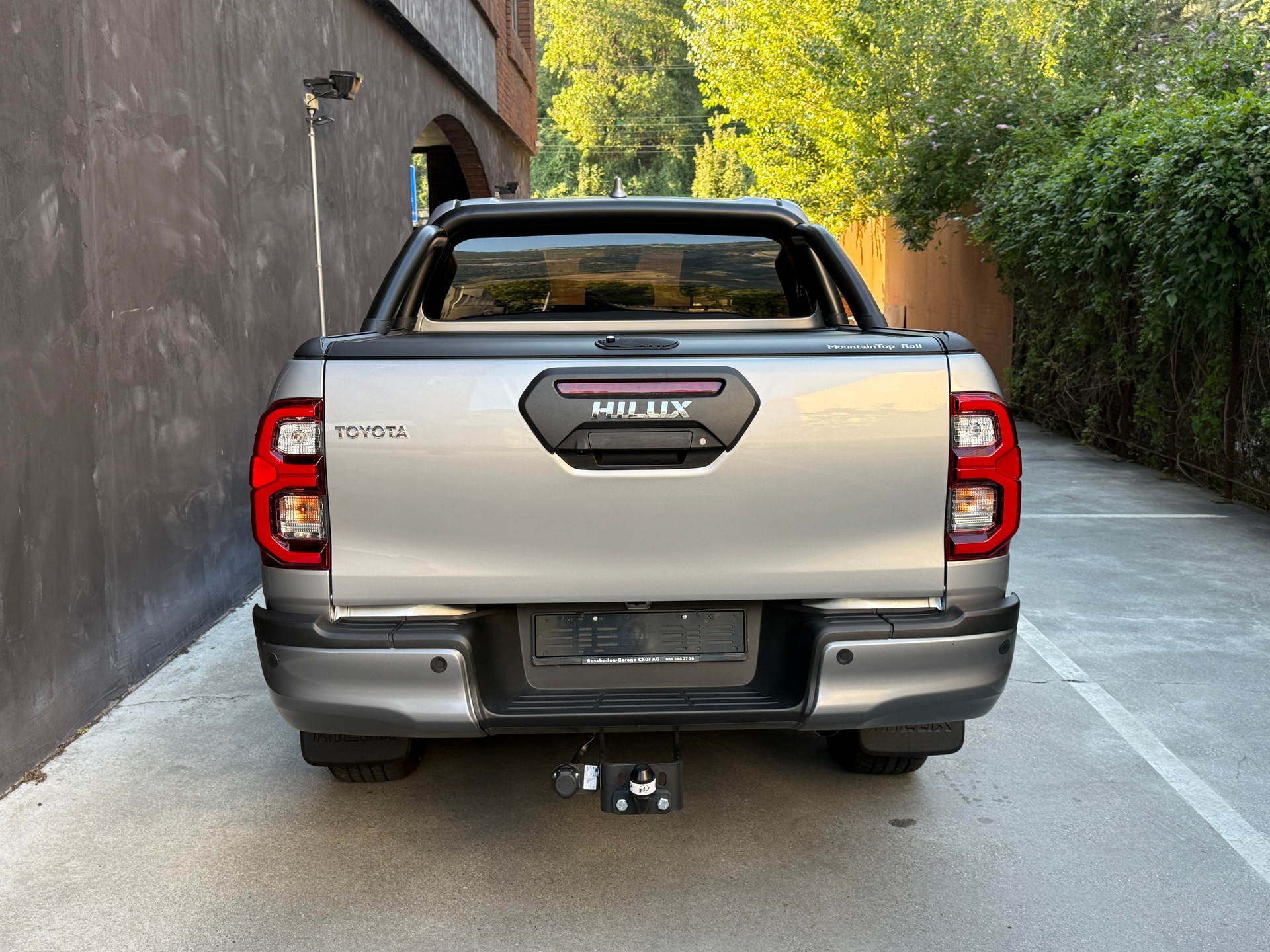 TOYOTA Hilux 2.8d MHEV Invincible Double Cab 4x4-image-5