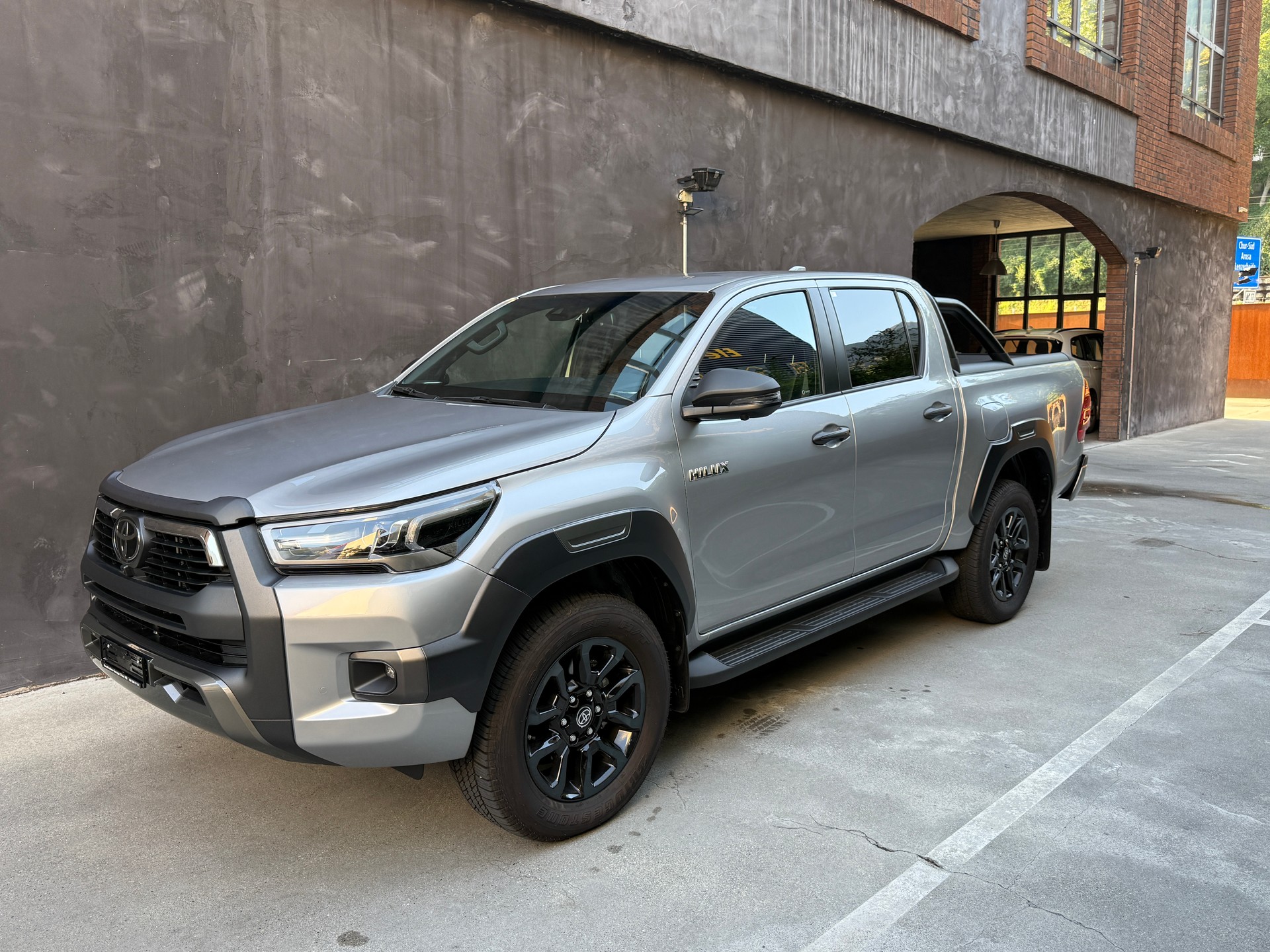 TOYOTA Hilux 2.8d MHEV Invincible Double Cab 4x4-image-6