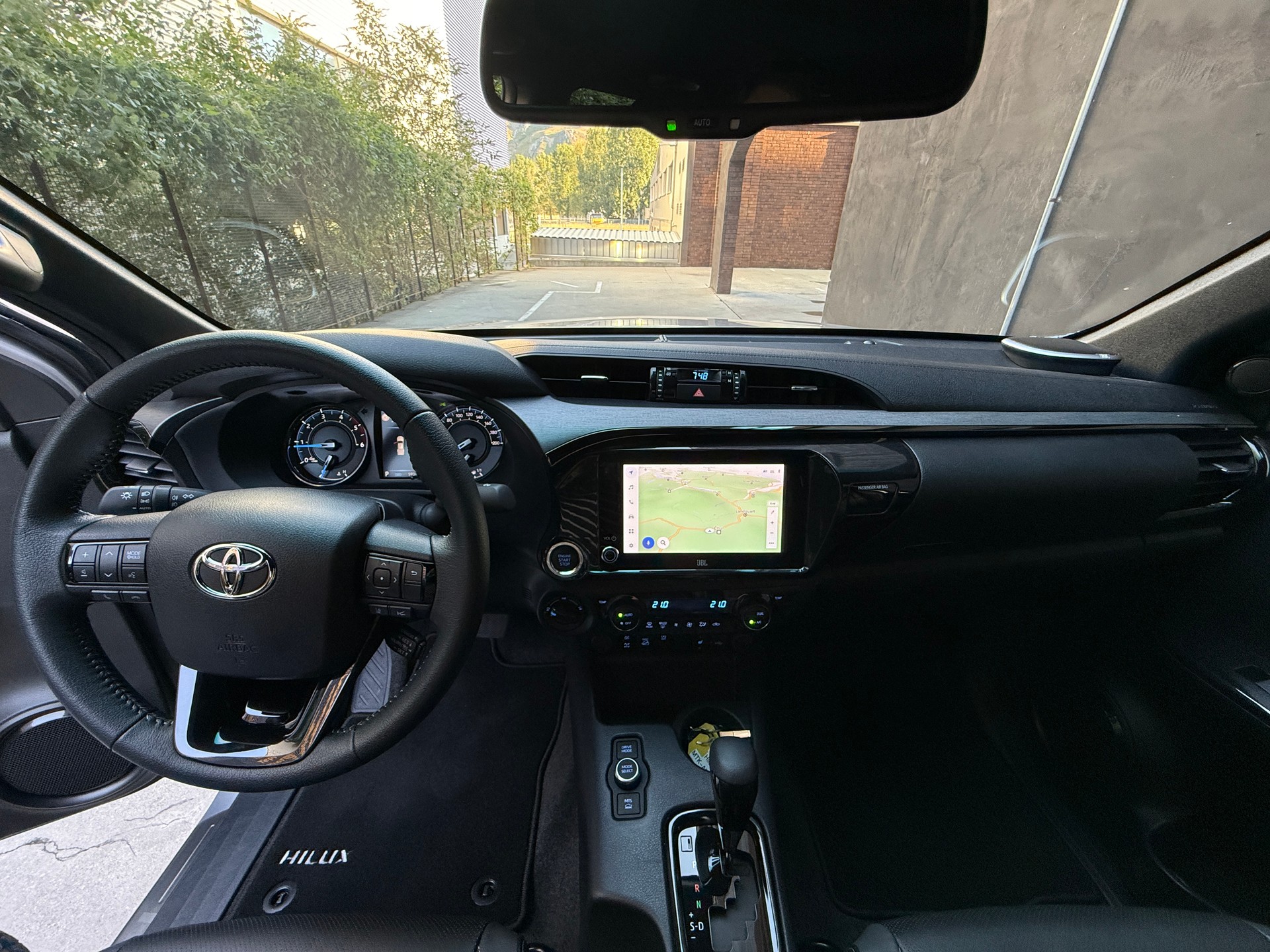 TOYOTA Hilux 2.8d MHEV Invincible Double Cab 4x4-image-11