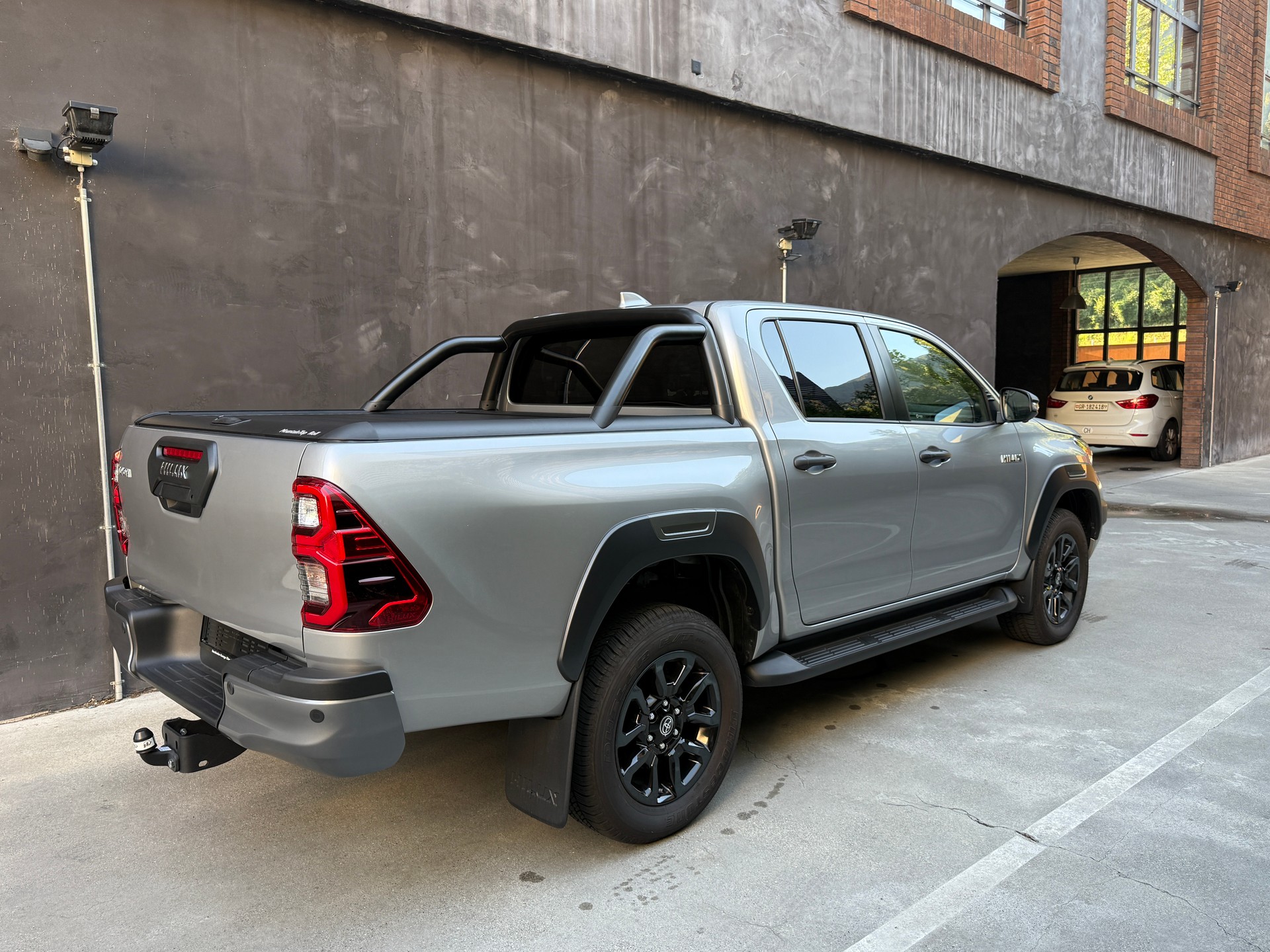 TOYOTA Hilux 2.8d MHEV Invincible Double Cab 4x4-image-4