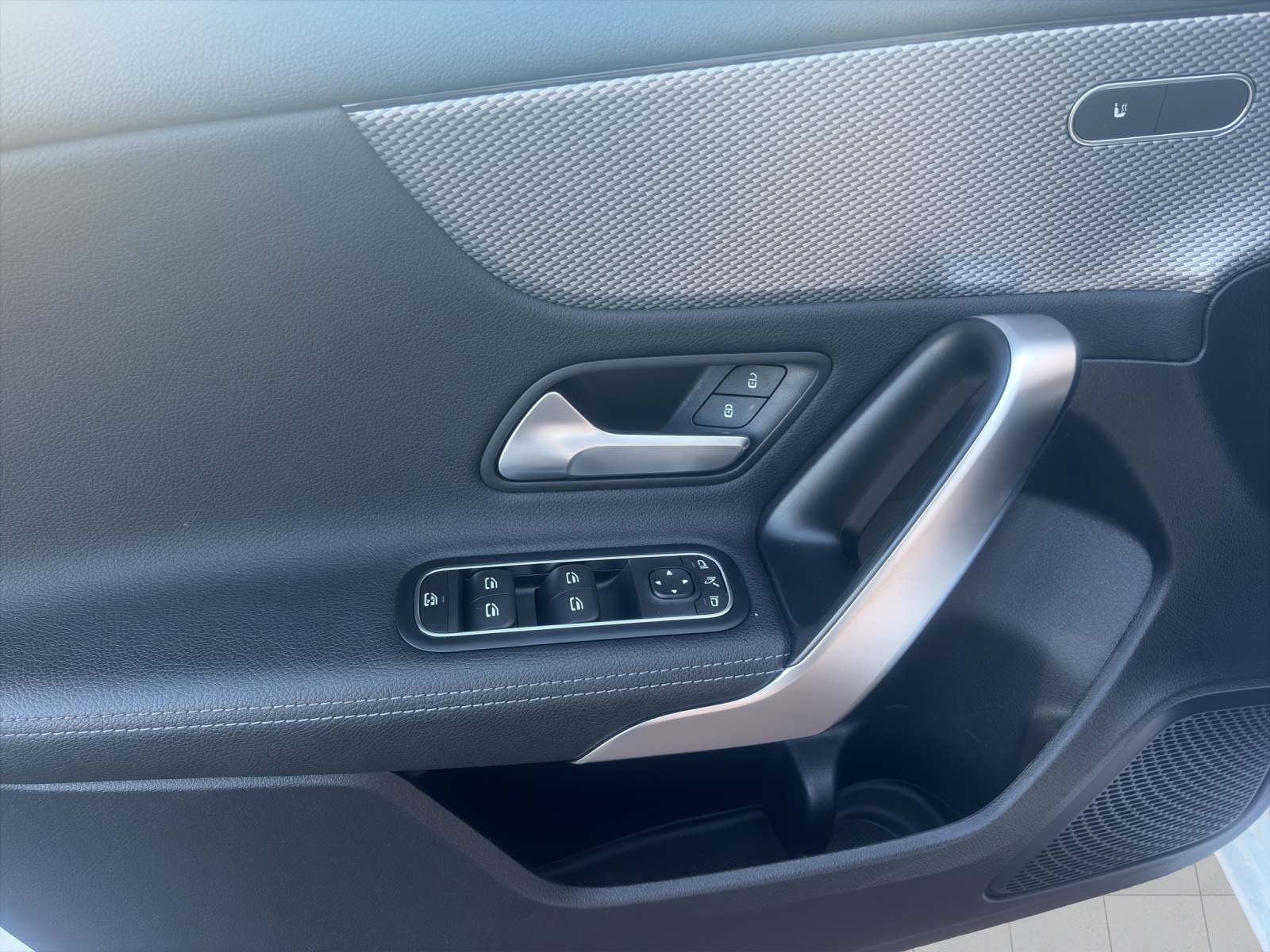 MERCEDES-BENZ A 220 Progressive-image-9