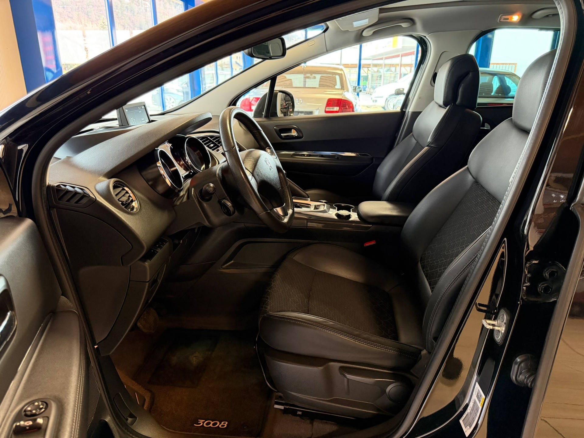 PEUGEOT 3008 1.6 1THP Allure Tiptronic-image-10