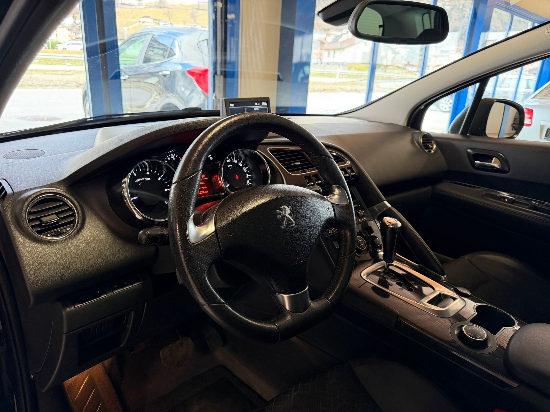 PEUGEOT 3008 1.6 1THP Allure Tiptronic-image-11