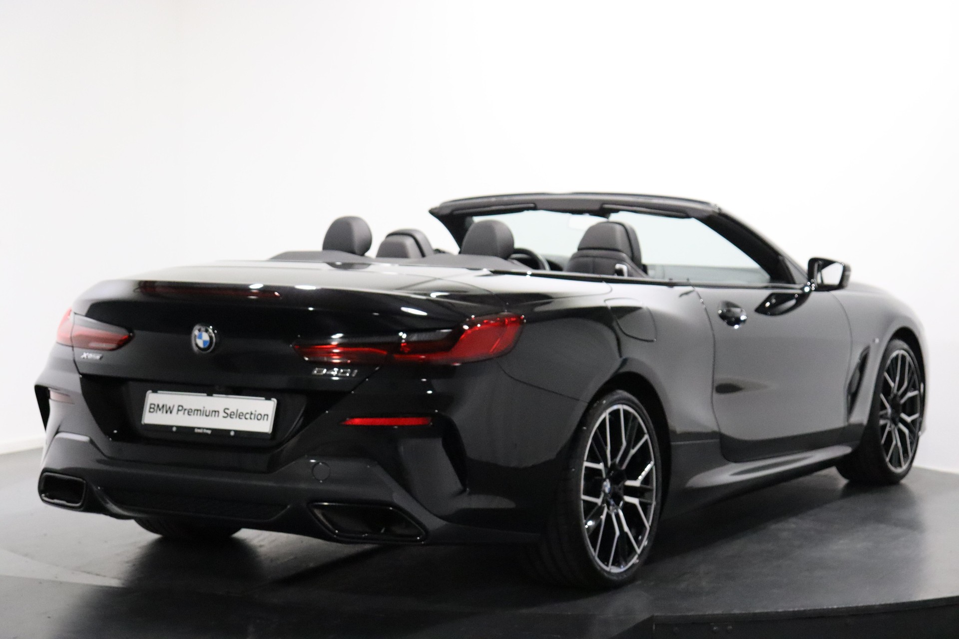 BMW 840i xDrive Cabriolet-image-2