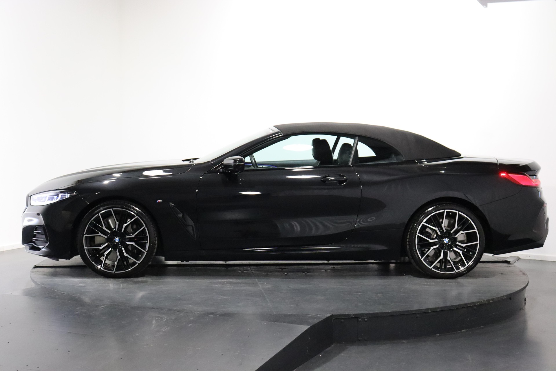 BMW 840i xDrive Cabriolet-image-1