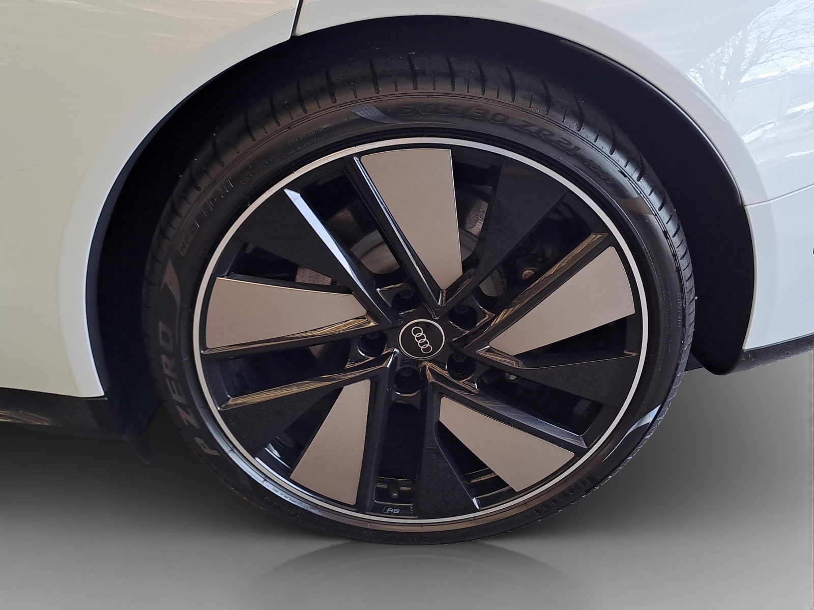 AUDI e-tron GT quattro-image-14