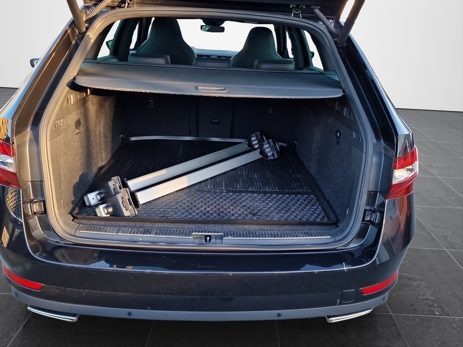 SKODA Superb Combi 2.0 TSI SportLine+ DSG 4x4-image-8