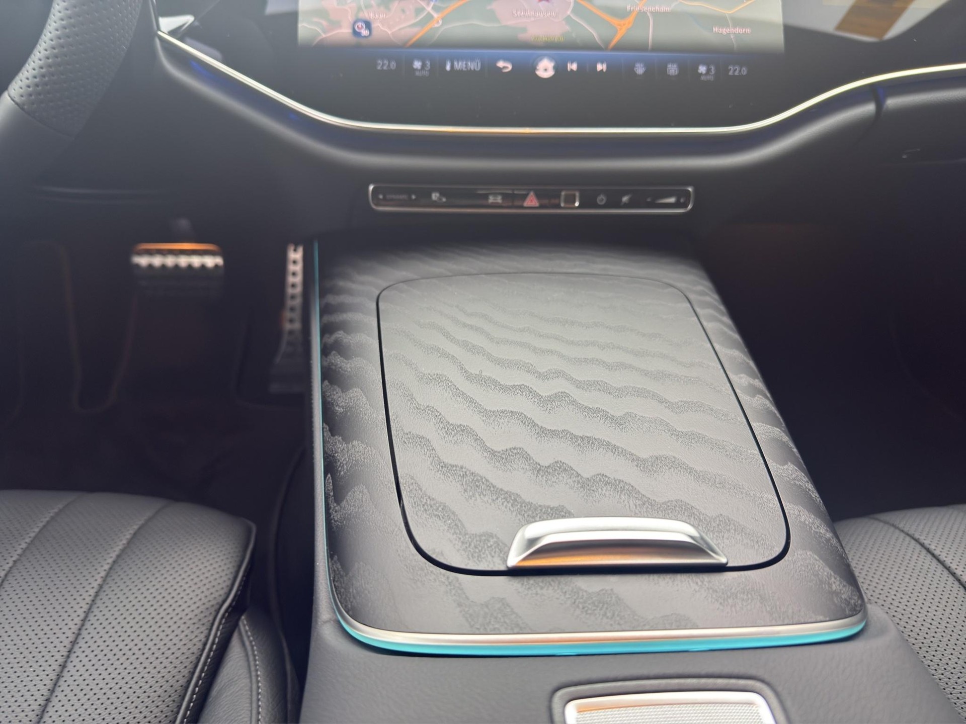 MERCEDES-BENZ E 220 d AMG Line 4matic Kombi-image-12