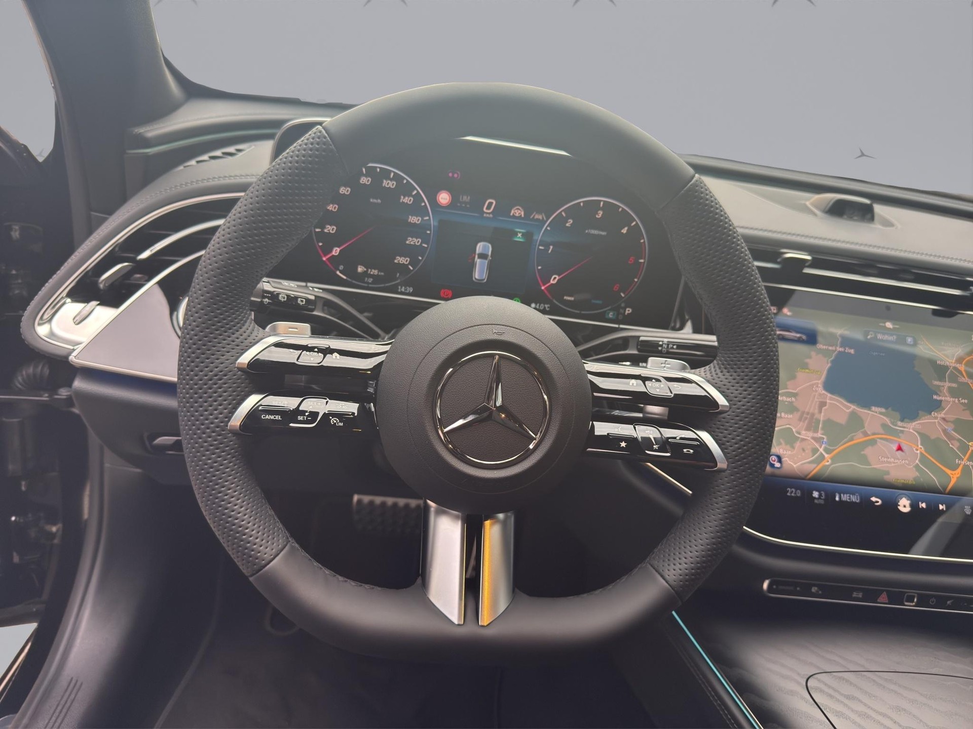 MERCEDES-BENZ E 220 d AMG Line 4matic Kombi-image-10