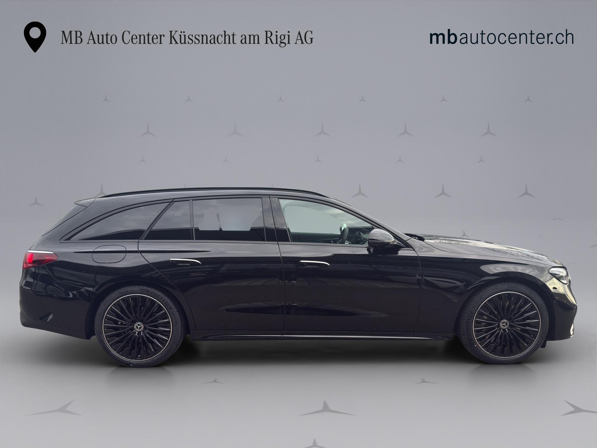 MERCEDES-BENZ E 220 d AMG Line 4matic Kombi-image-6