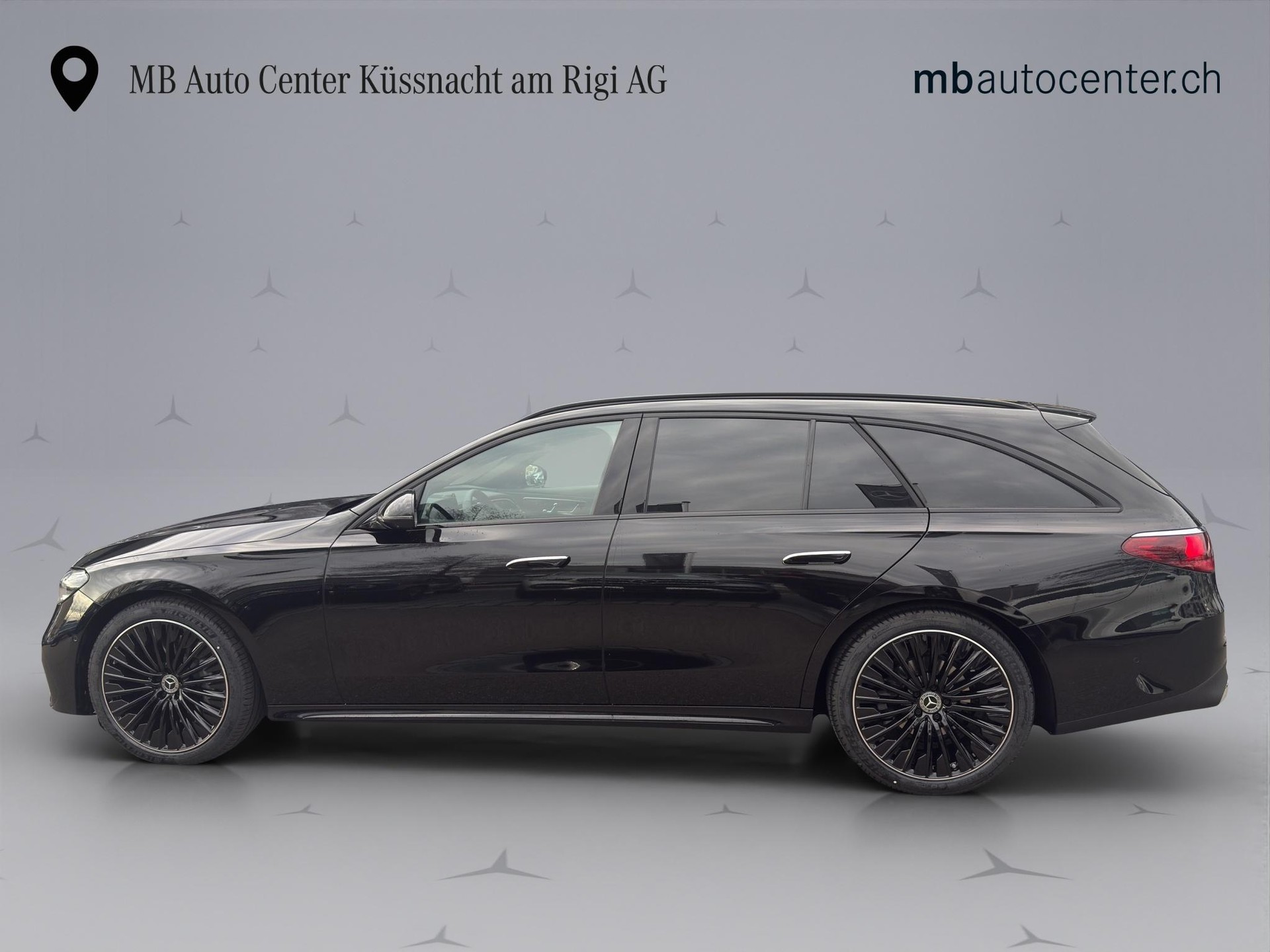 MERCEDES-BENZ E 220 d AMG Line 4matic Kombi-image-2