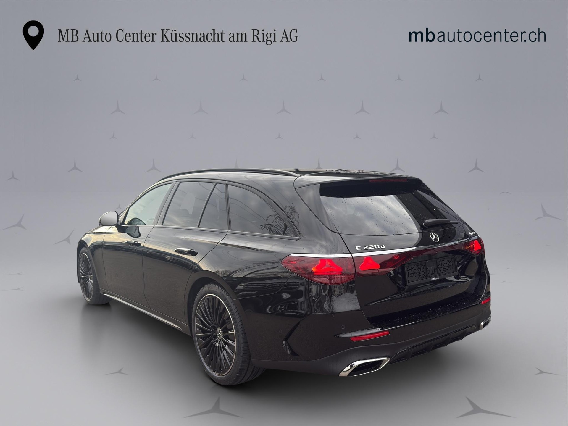 MERCEDES-BENZ E 220 d AMG Line 4matic Kombi-image-3
