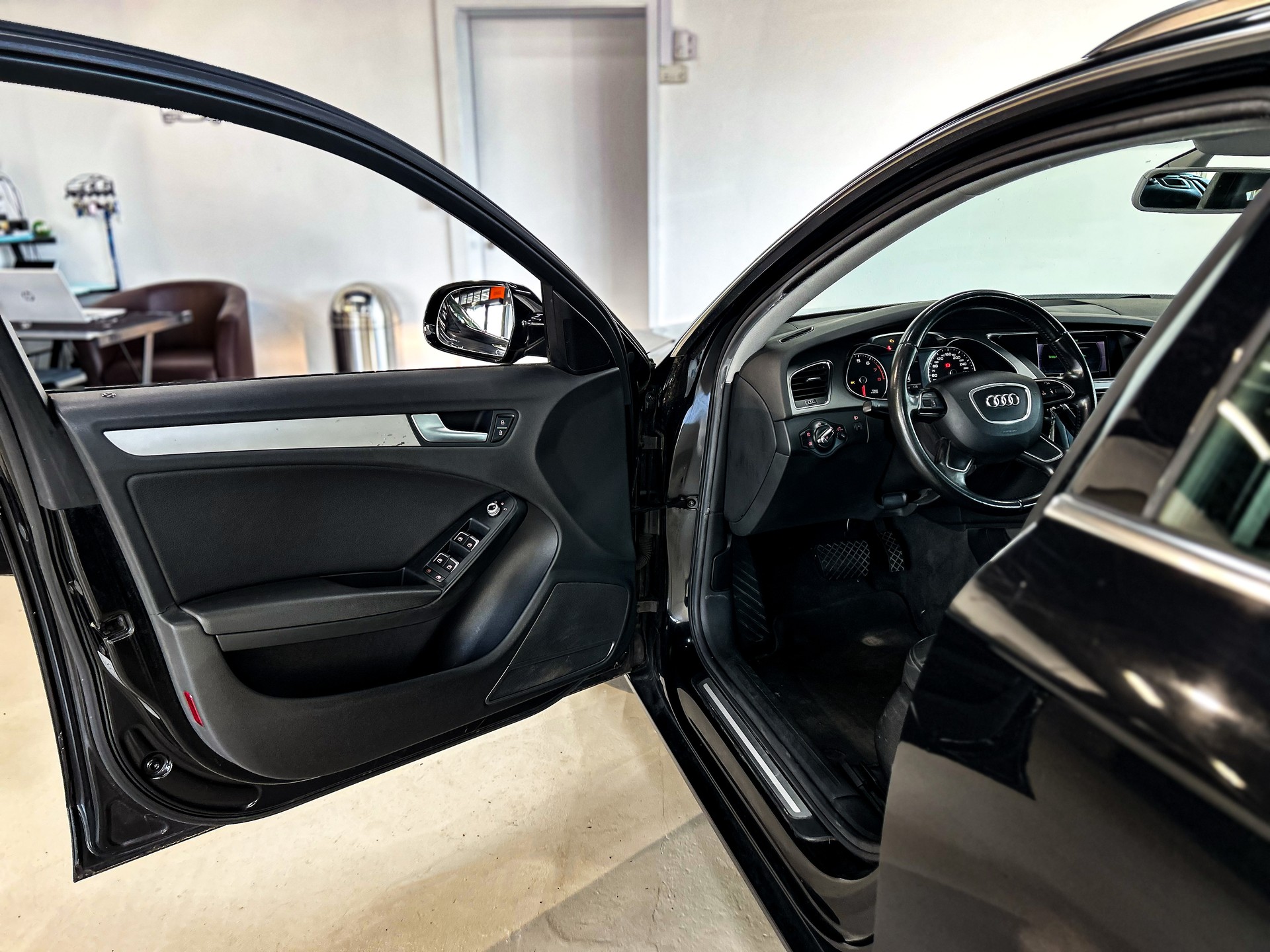 AUDI A4 Avant 2.0 TFSI multitronic-image-17