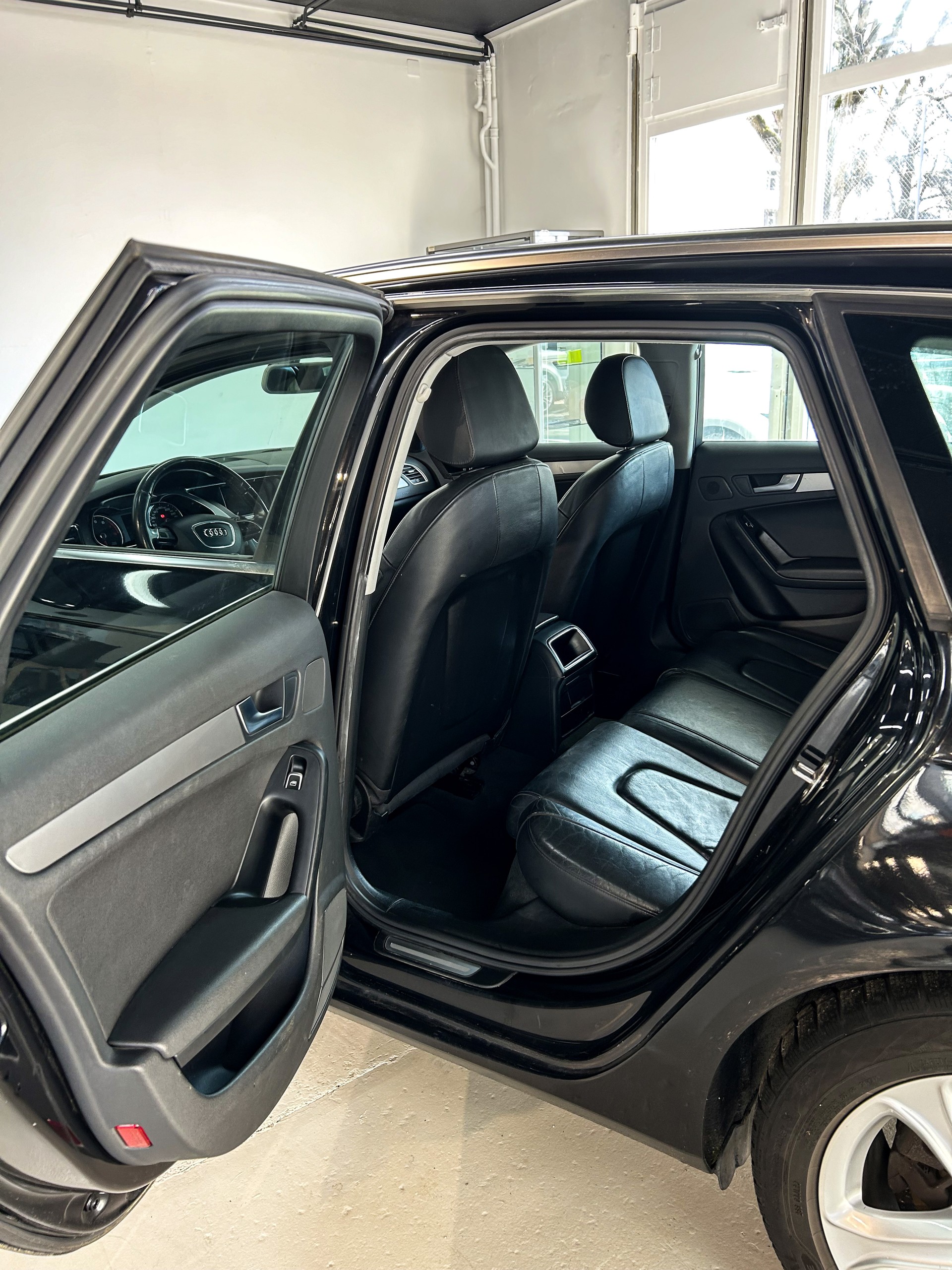 AUDI A4 Avant 2.0 TFSI multitronic-image-27