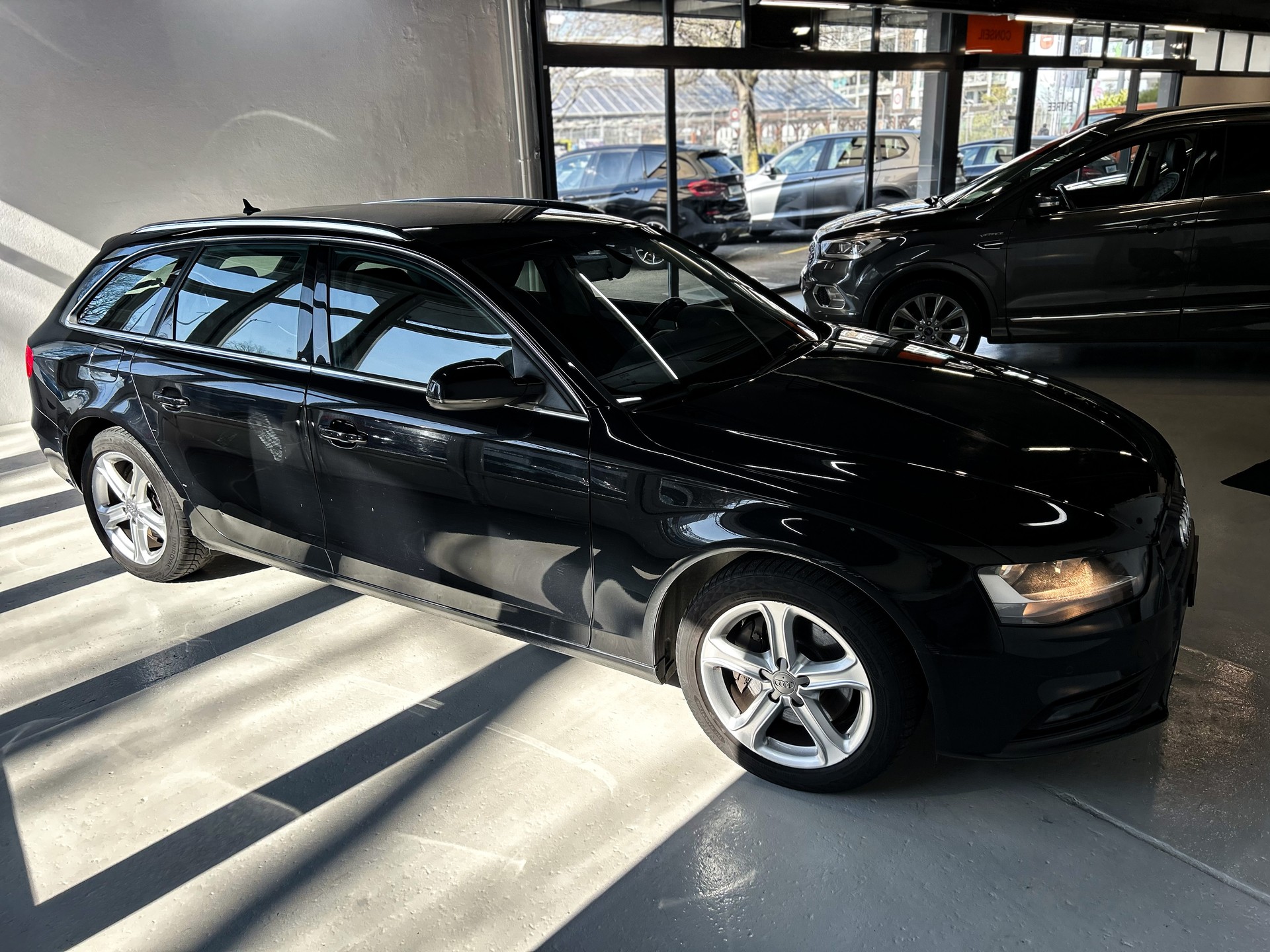AUDI A4 Avant 2.0 TFSI multitronic-image-1