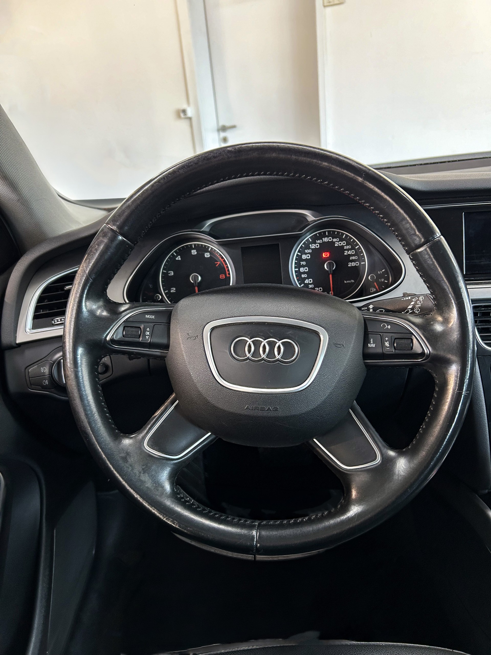 AUDI A4 Avant 2.0 TFSI multitronic-image-18