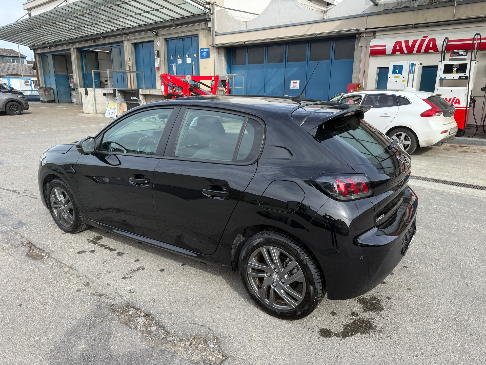PEUGEOT 208 1.2 PureTech Active Pack EAT8-image-3
