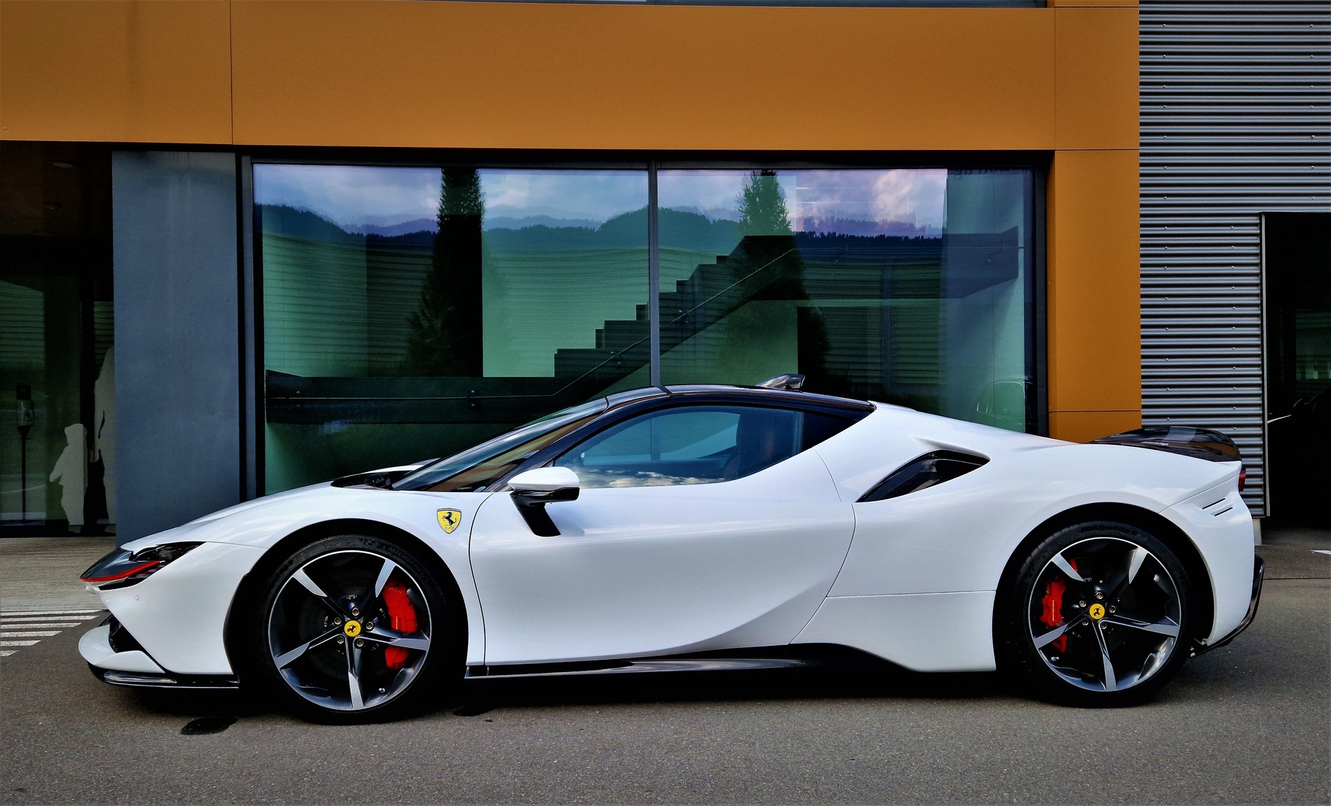 FERRARI SF90 Stradale 4.0-image-0