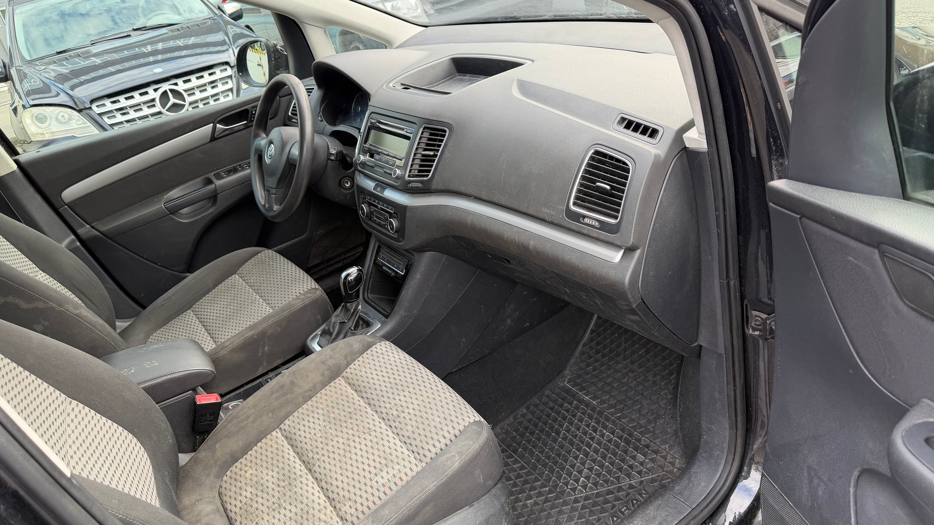 VW Sharan 2.0 TDI BMT Startline Trendline DSG-image-4