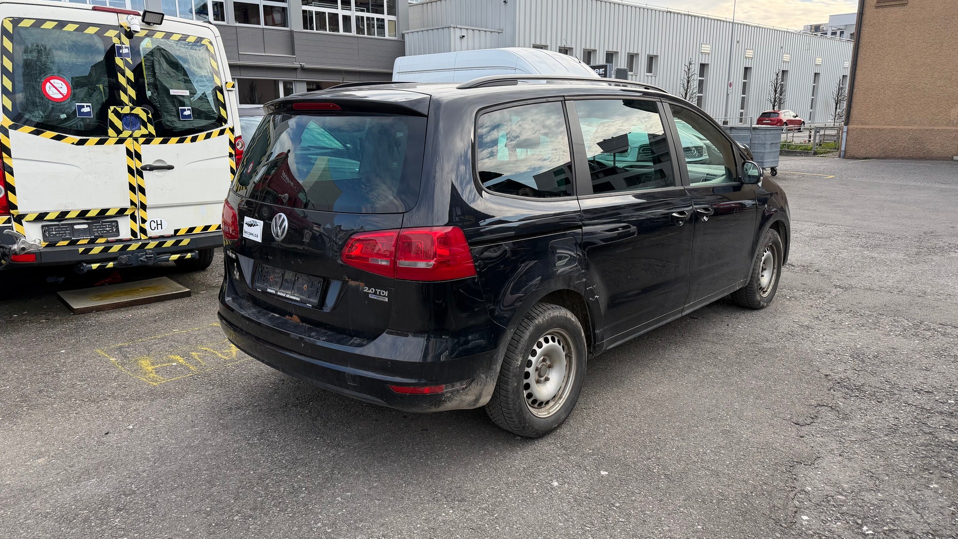 VW Sharan 2.0 TDI BMT Startline Trendline DSG-image-2