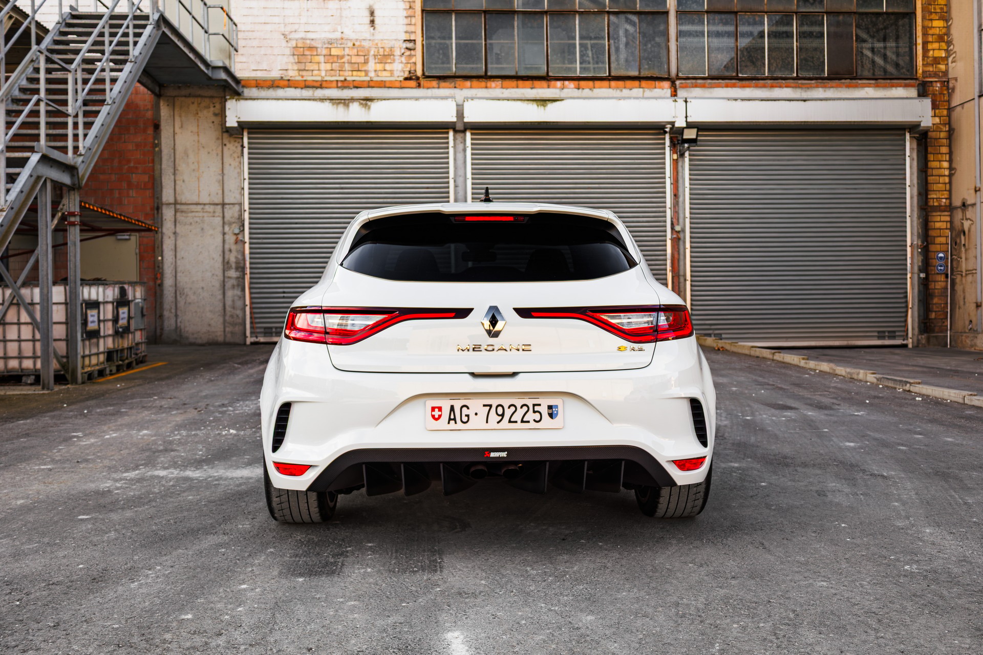 RENAULT Mégane R.S. Trophy-R 300-image-11