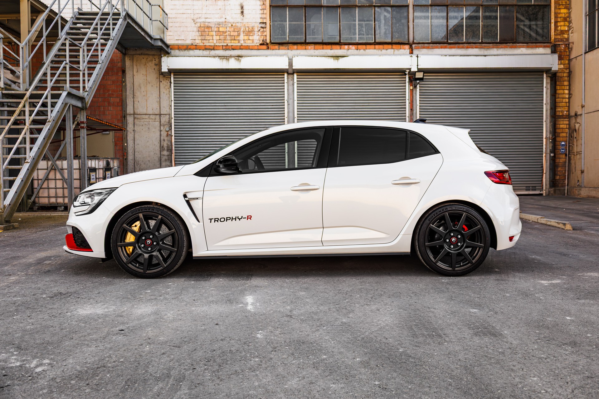 RENAULT Mégane R.S. Trophy-R 300-image-6