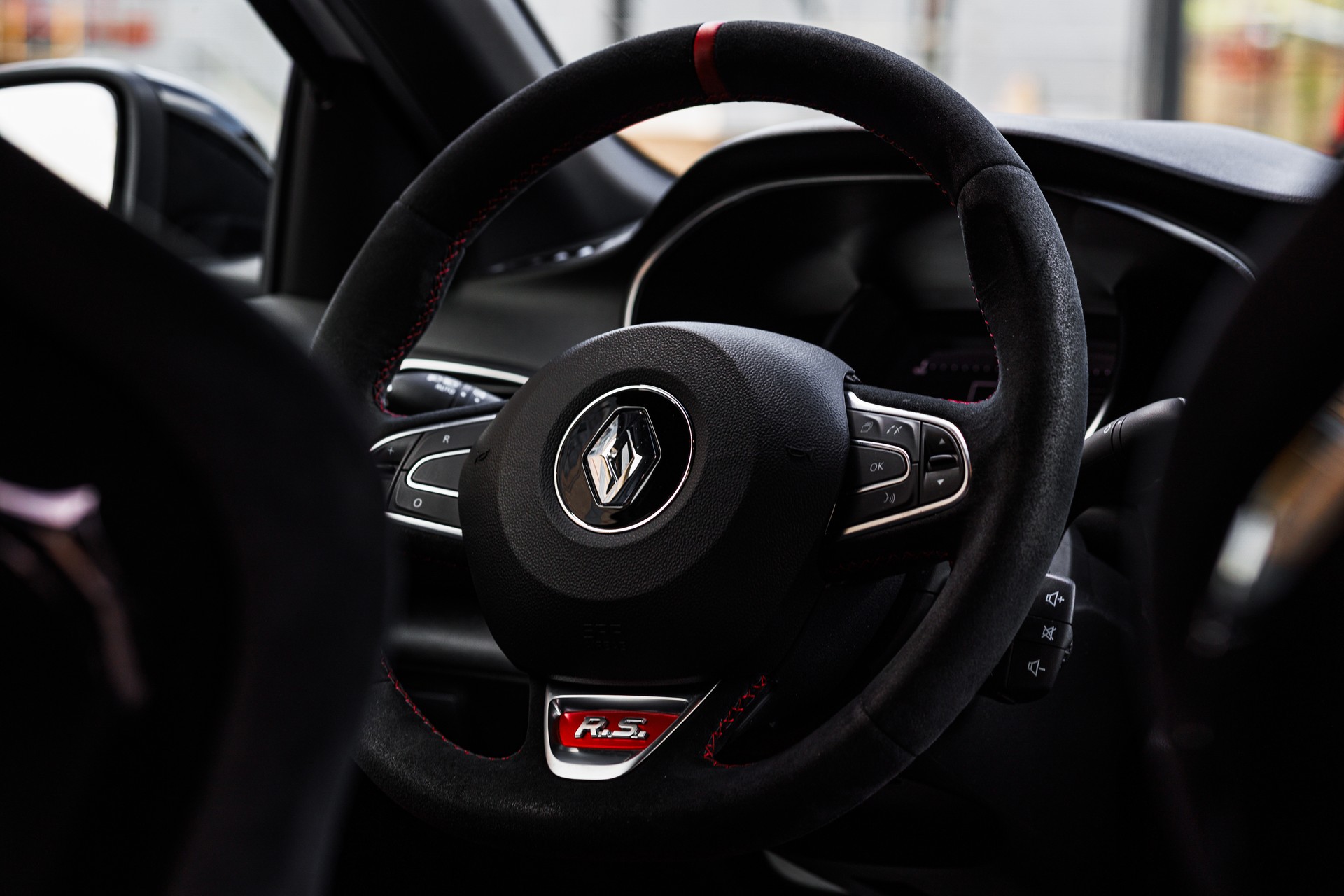 RENAULT Mégane R.S. Trophy-R 300-image-14