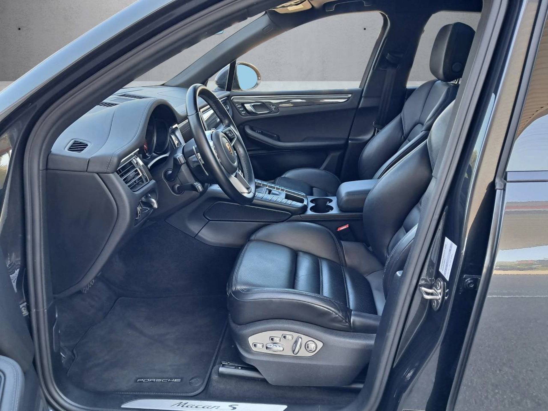 PORSCHE Macan S (MY21)-showroom-element-3