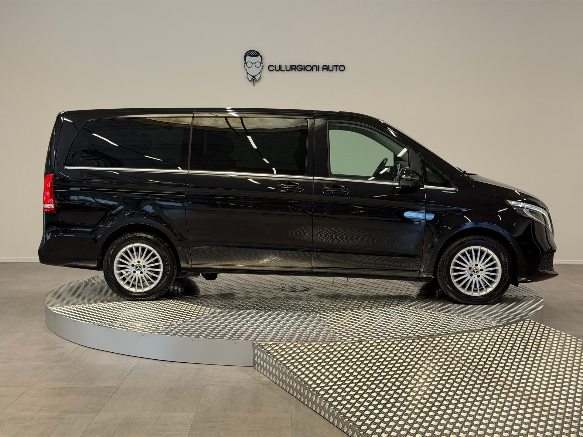 MERCEDES-BENZ V 250 d lang Avantgarde 4Matic G-Tronic-showroom-element-3