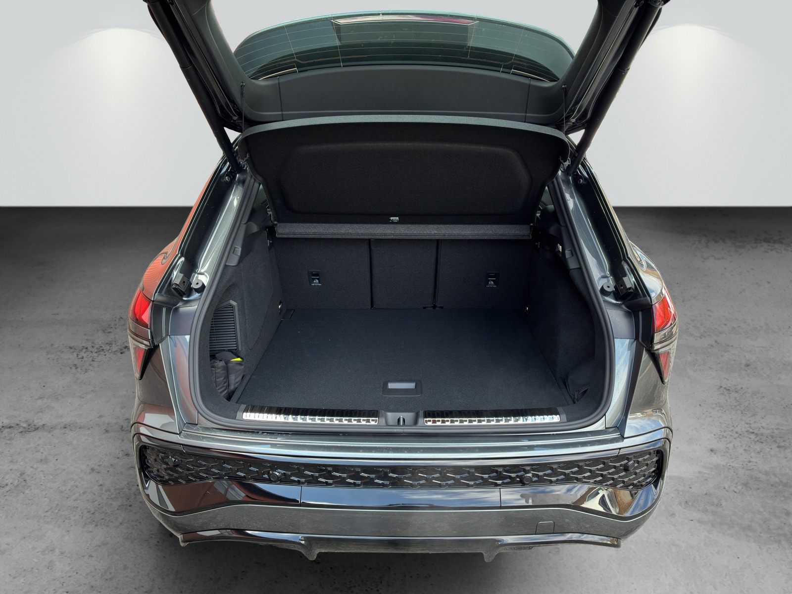 AUDI Q3 SUV e-hybrid 200 kW-image-9