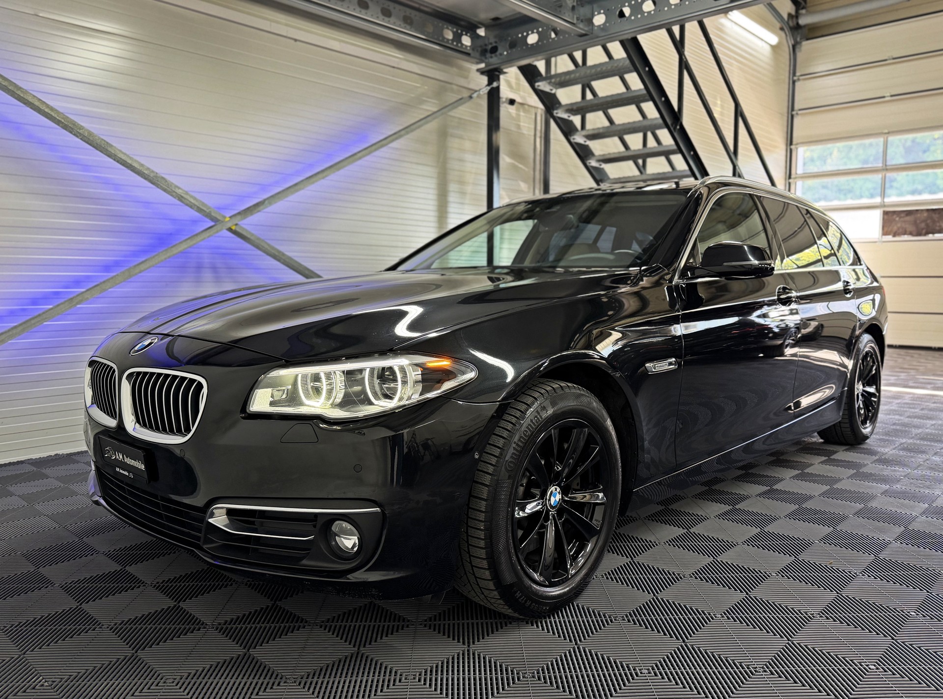 BMW 525d Touring xDrive Luxury Line Steptronic-image-9