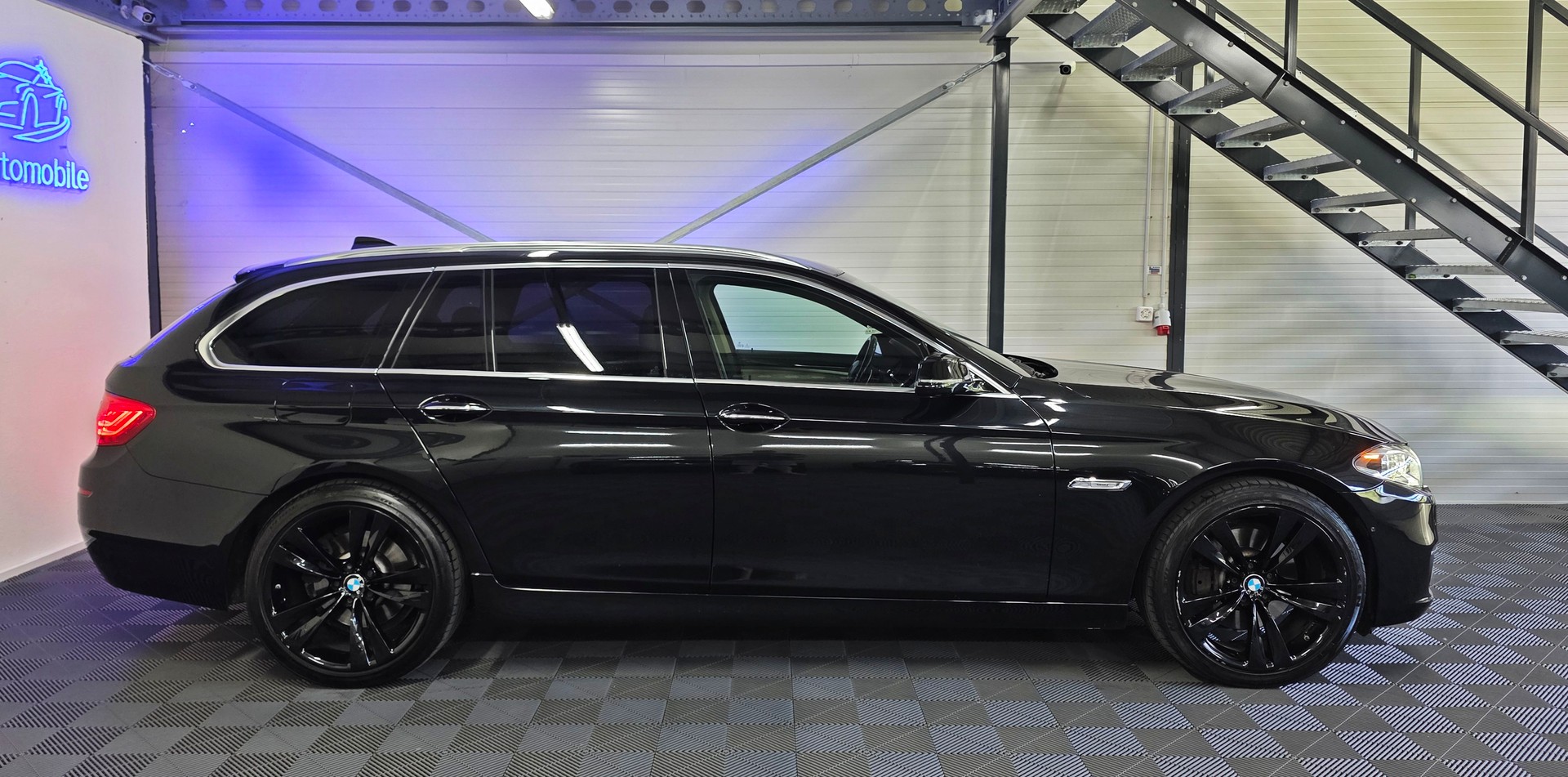 BMW 525d Touring xDrive Luxury Line Steptronic-image-3