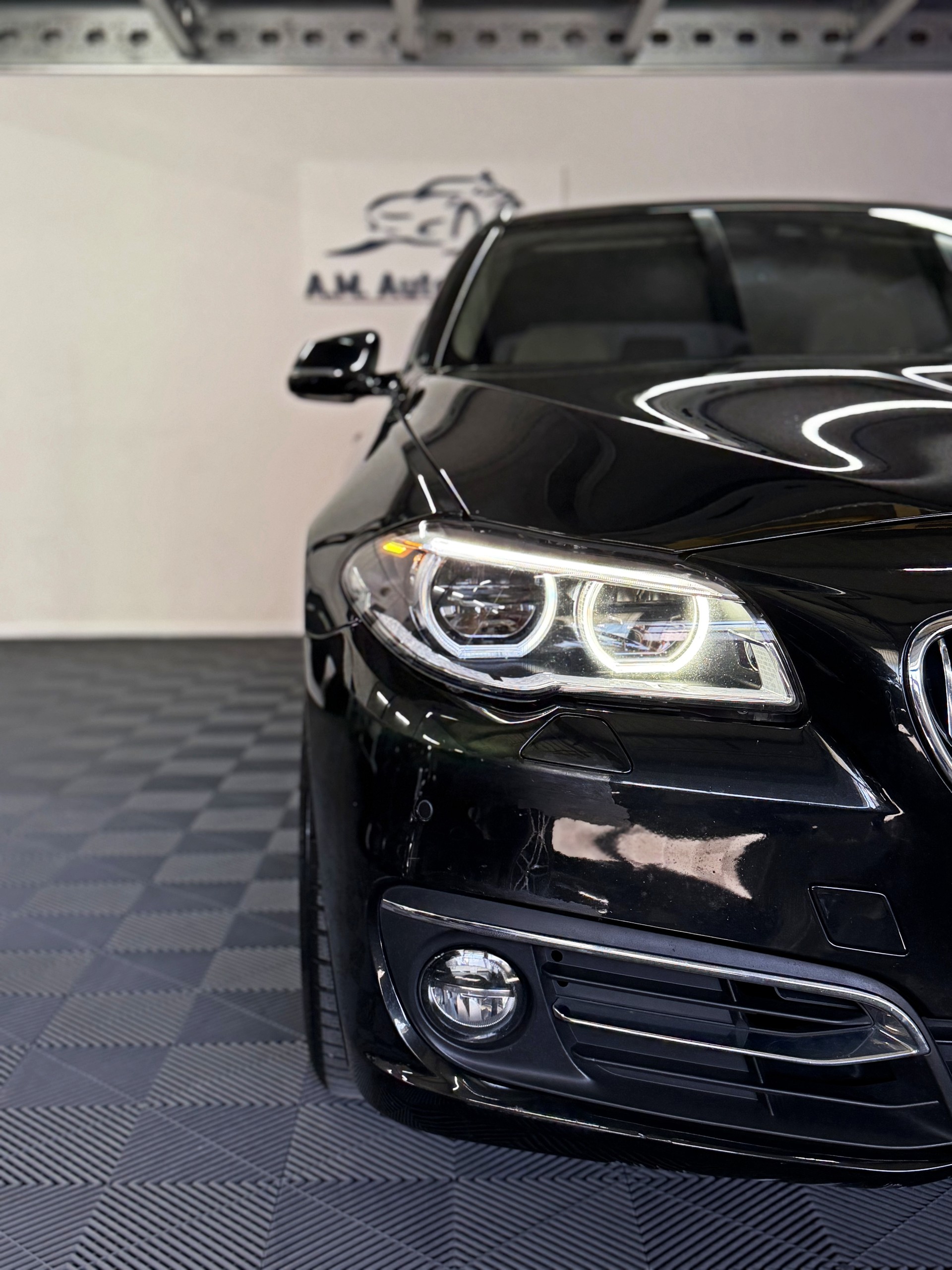 BMW 525d Touring xDrive Luxury Line Steptronic-showroom-element-2